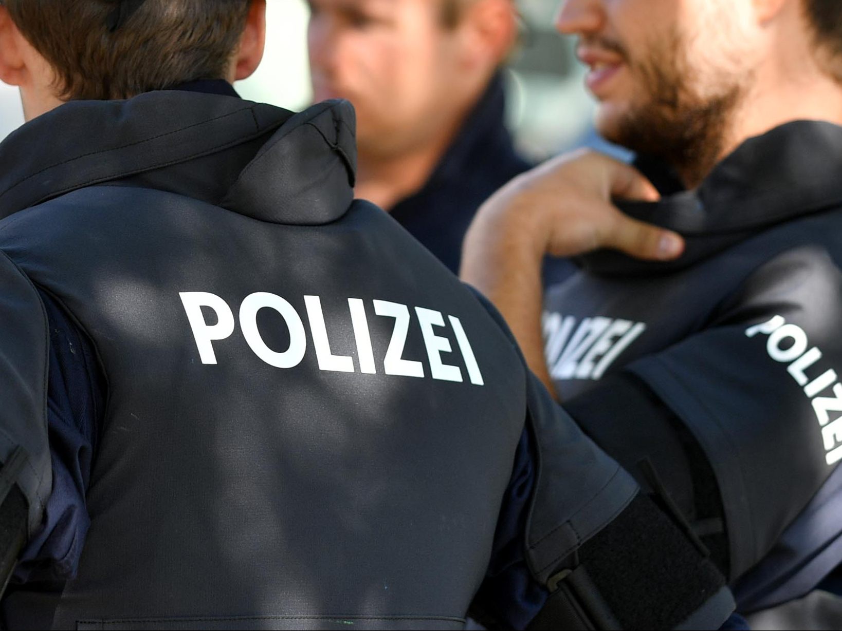 Ein 20-Jähriger wurde von der Polizei festgenommen, weil er Mitarbeitern der Stadt Wien am Telefon mit einer Bombe drohte.