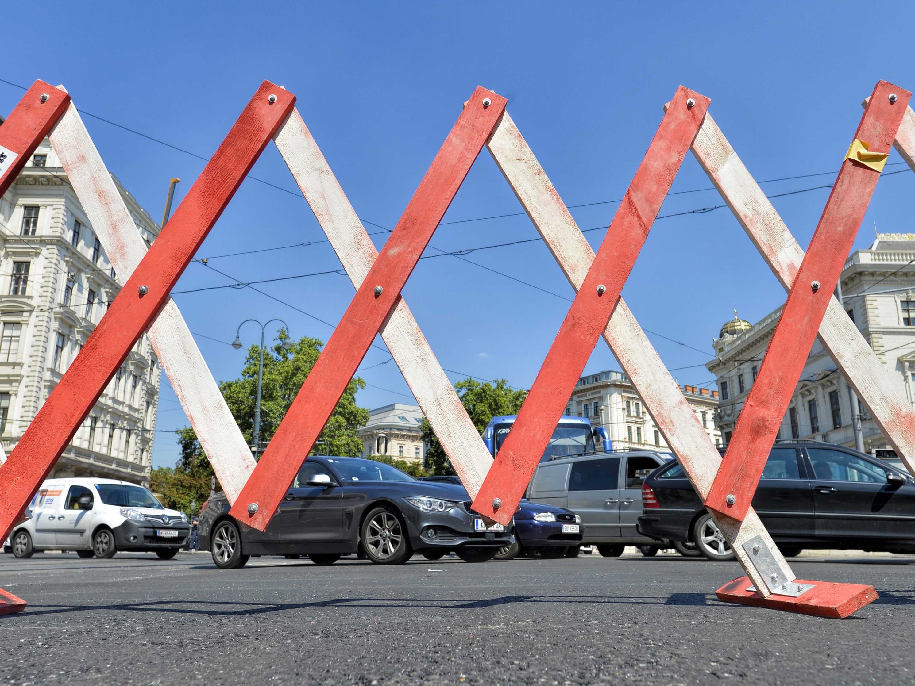 Am Wochenende kommte s in Wien wegen zahlreicher Veranstaltungen zu Straßensperren. Am Wochenende kommte s in Wien wegen zahlreicher Veranstaltungen zu Straßensperren.