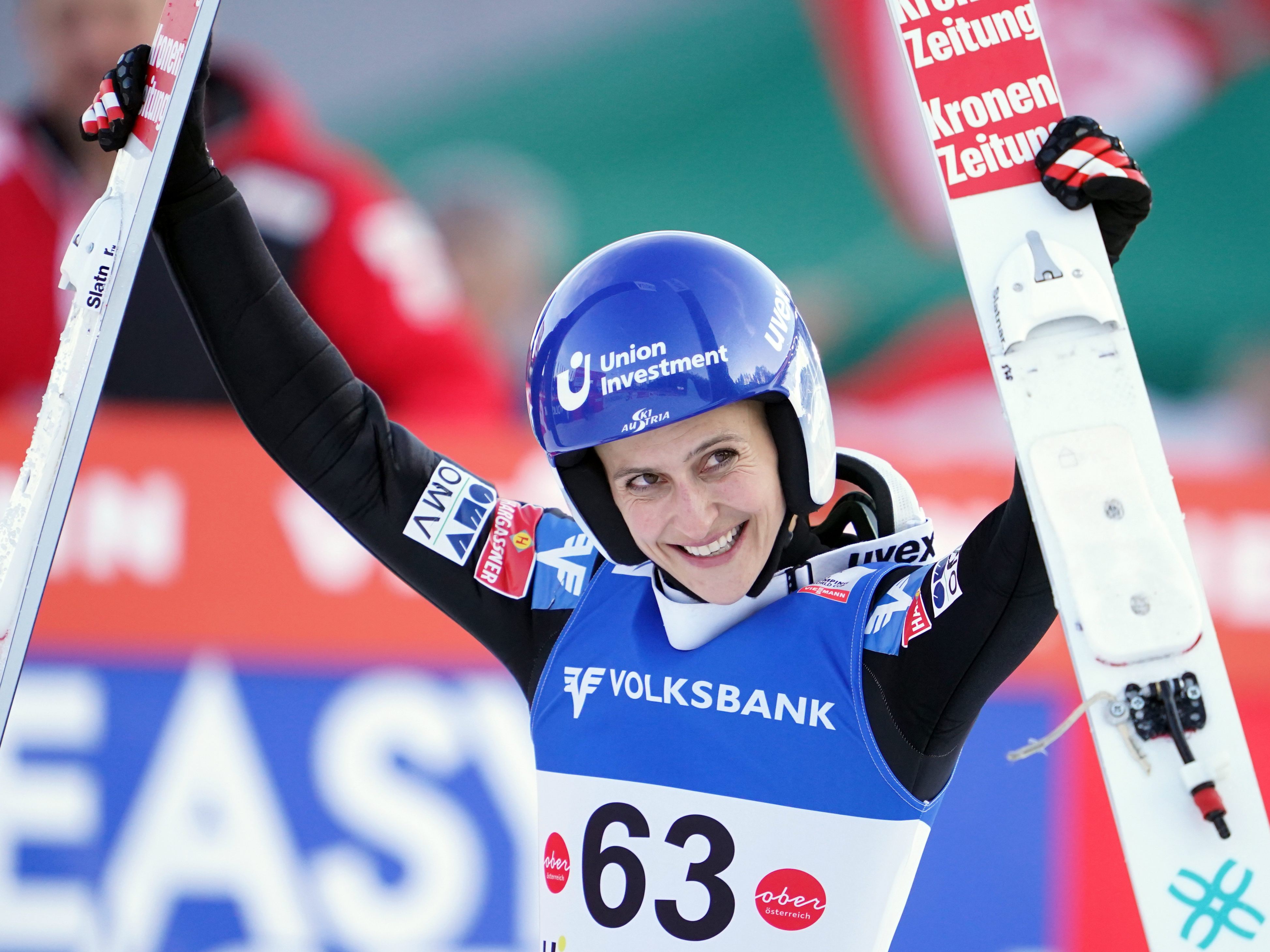 Skispringerin Eva Pinkelnig