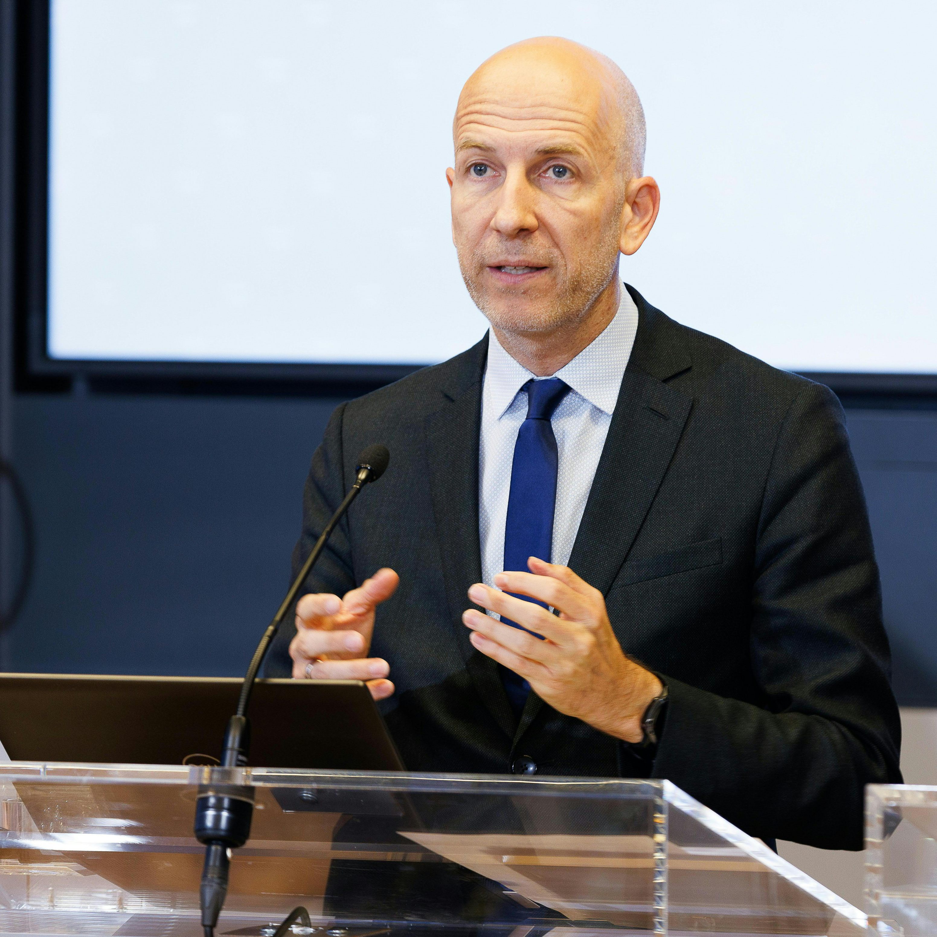 Martin Kocher wird bei der ersten Sitzung der Sprit-Preiskommission dabei sein.