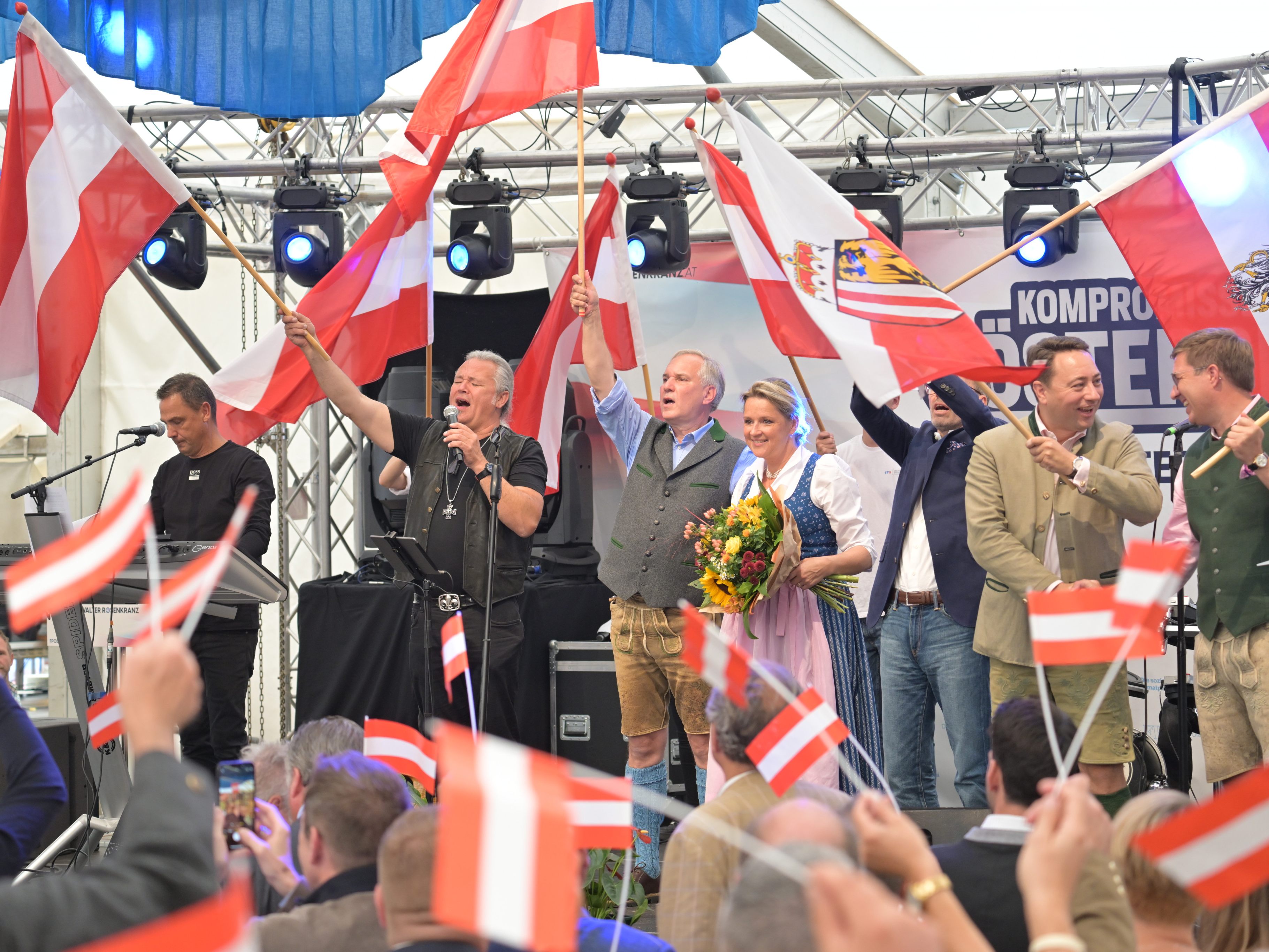 Rosenkranz teilte am Welser Volksfest gegen Van der Bellen aus. Rosenkranz teilte am Welser Volksfest gegen Van der Bellen aus.