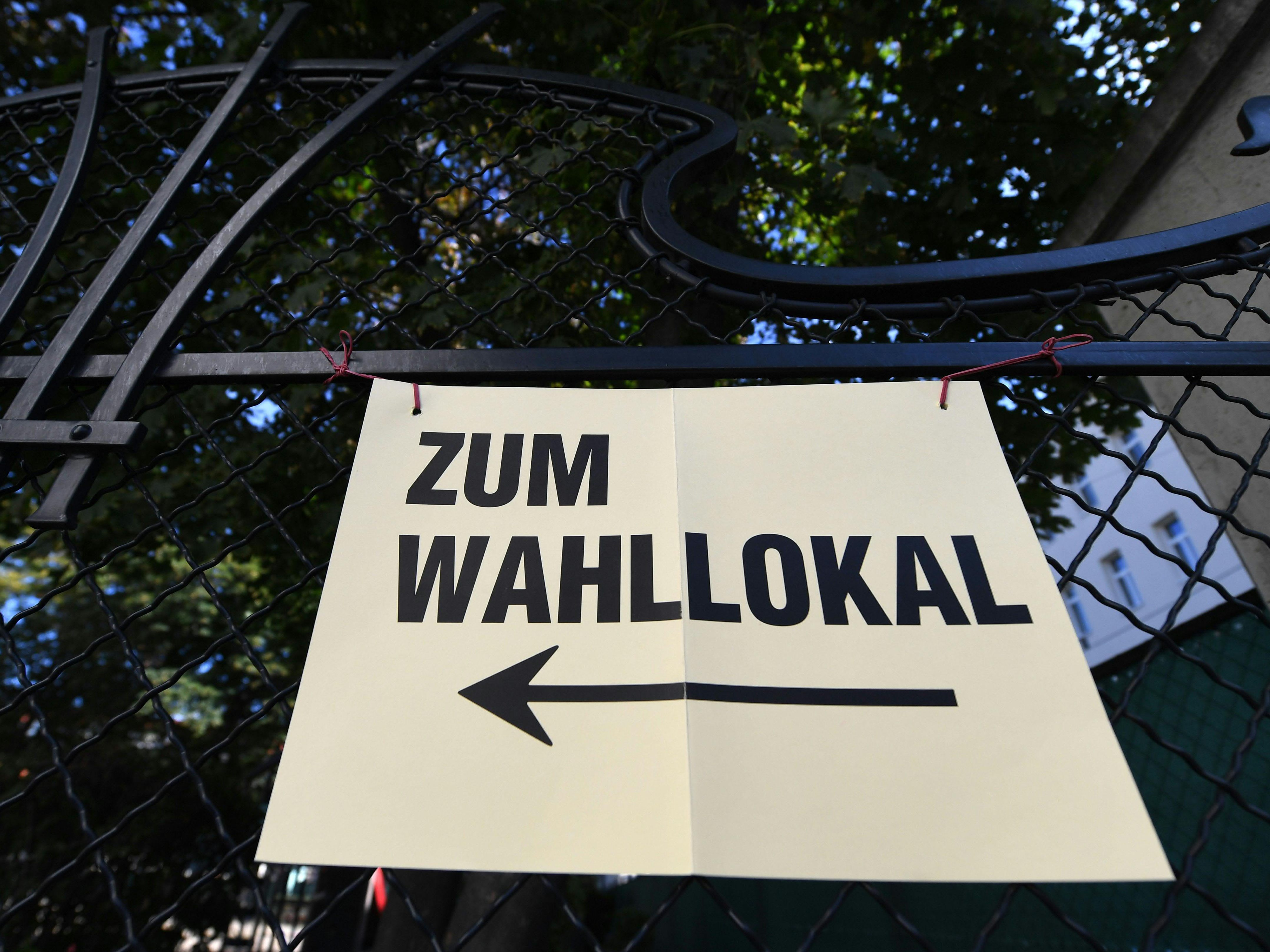 Am Donnerstag fixierte das Gesundheitsministerium, dass Corona-Infizierte sowohl wählen gehen können, als auch als Beisitzer fungieren können. Am Donnerstag fixierte das Gesundheitsministerium, dass Corona-Infizierte sowohl wählen gehen können, als auch als Beisitzer fungieren können.