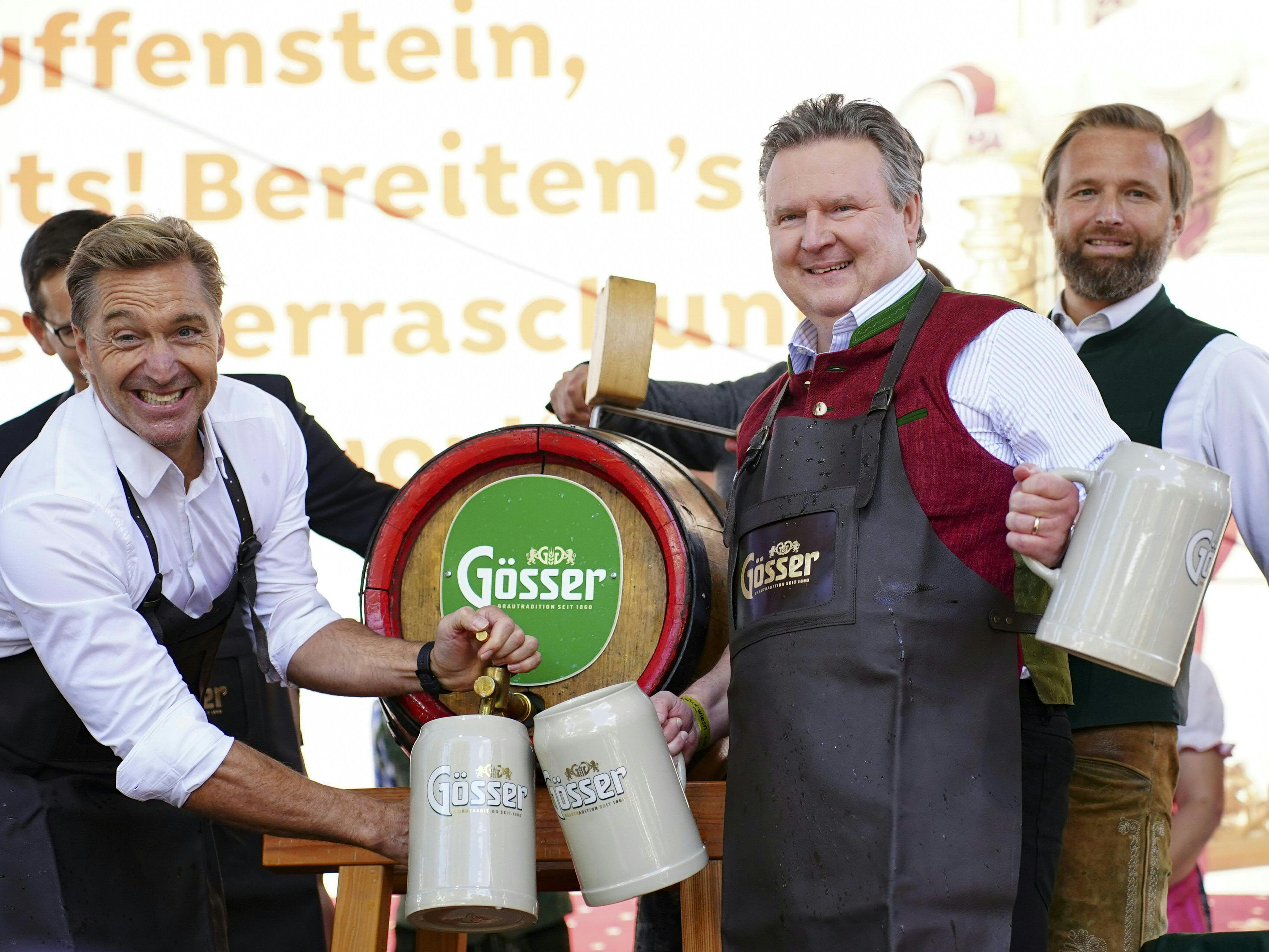 Den Bieranstich am Eröffnungstag der Kaiser Wiesn nahm Bürgermeister Michael Ludwig persönlich vor. Den Bieranstich am Eröffnungstag der Kaiser Wiesn nahm Bürgermeister Michael Ludwig persönlich vor.