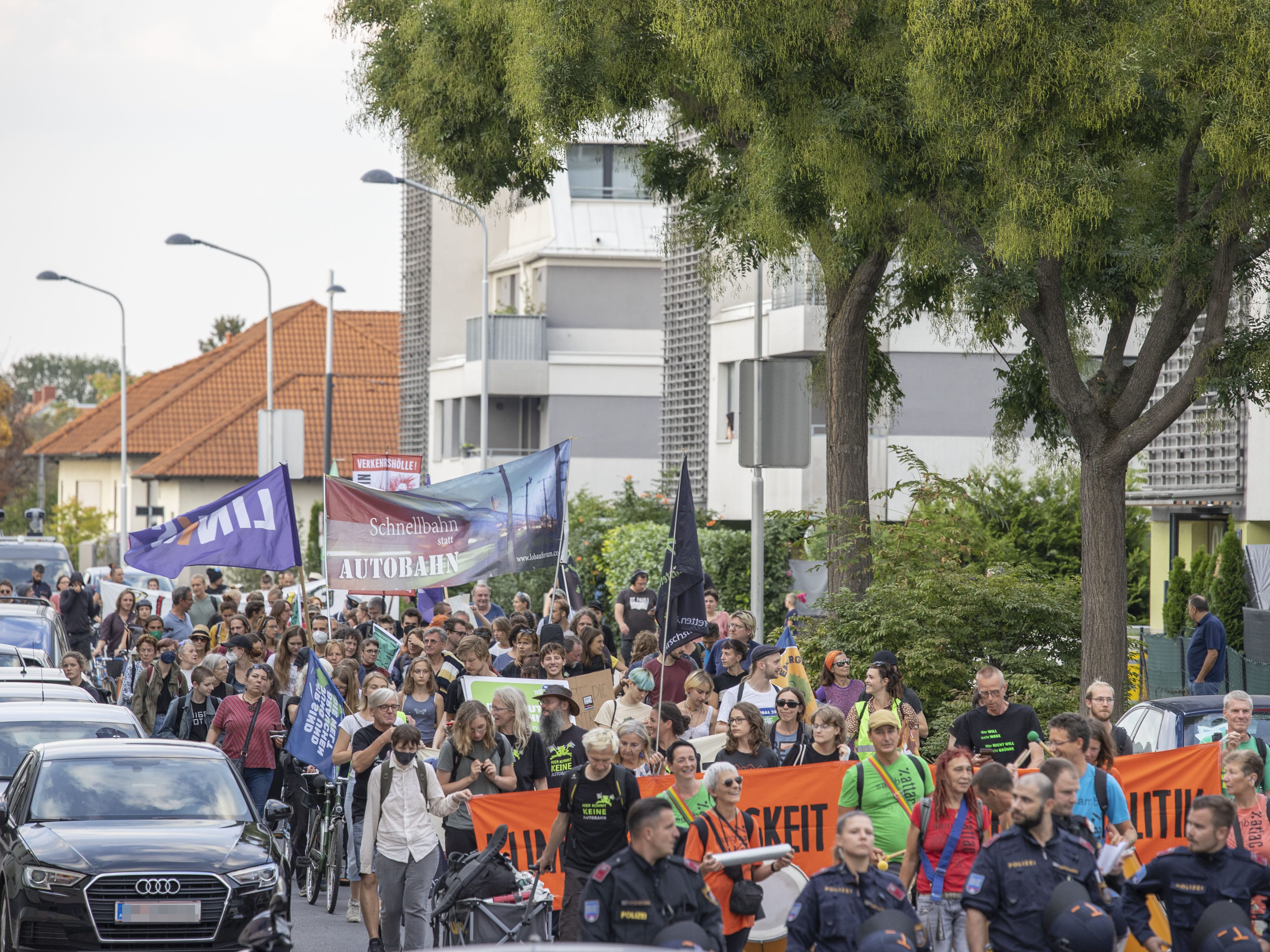 "LobauBleibt" räumte Protestcamp und zieht um. "LobauBleibt" räumte Protestcamp und zieht um.