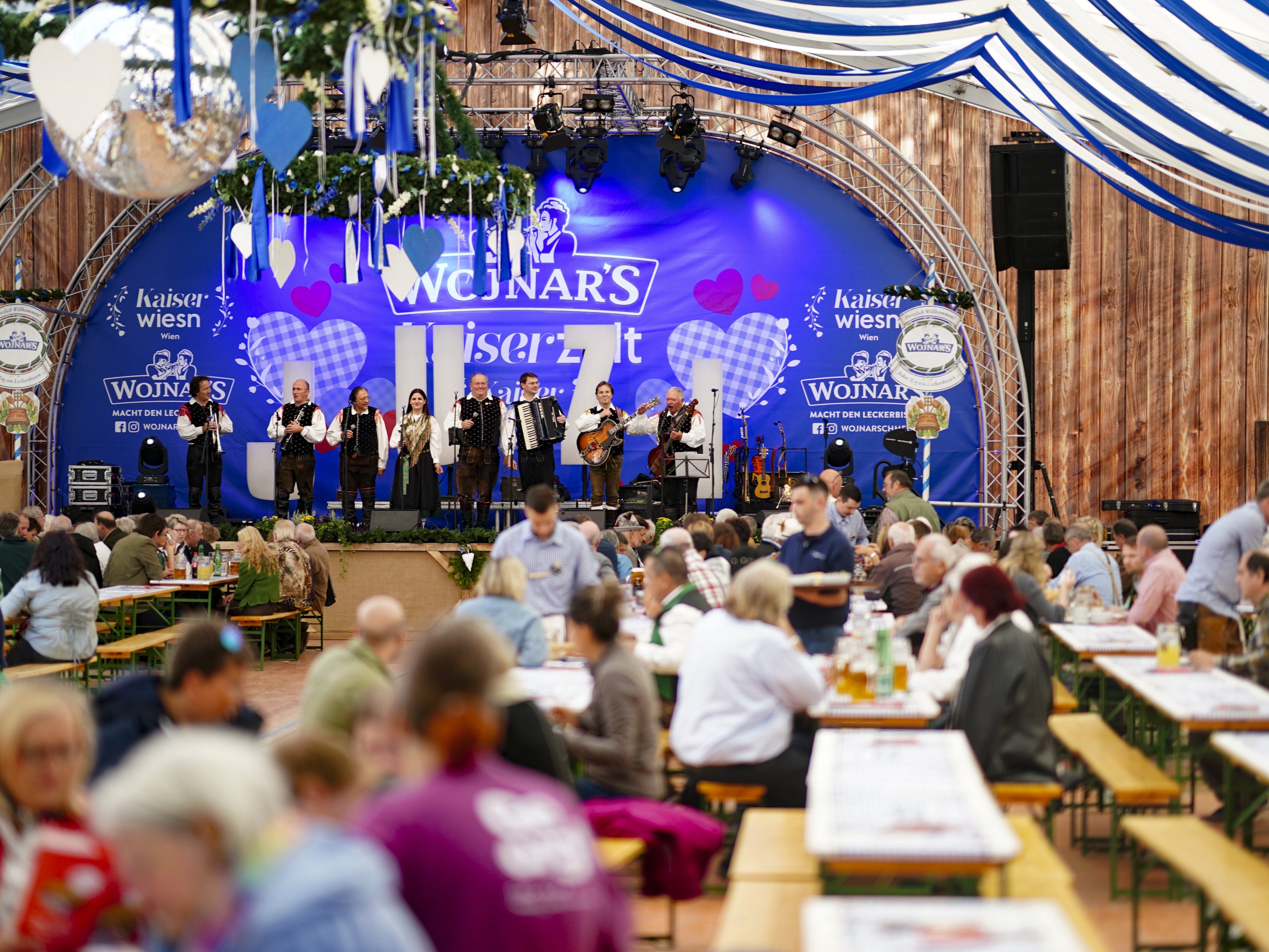 Das gesamte Programm der Kaiser Wiesn 2022 - Die Bands im Wiener Prater. Das gesamte Programm der Kaiser Wiesn 2022 - Die Bands im Wiener Prater.