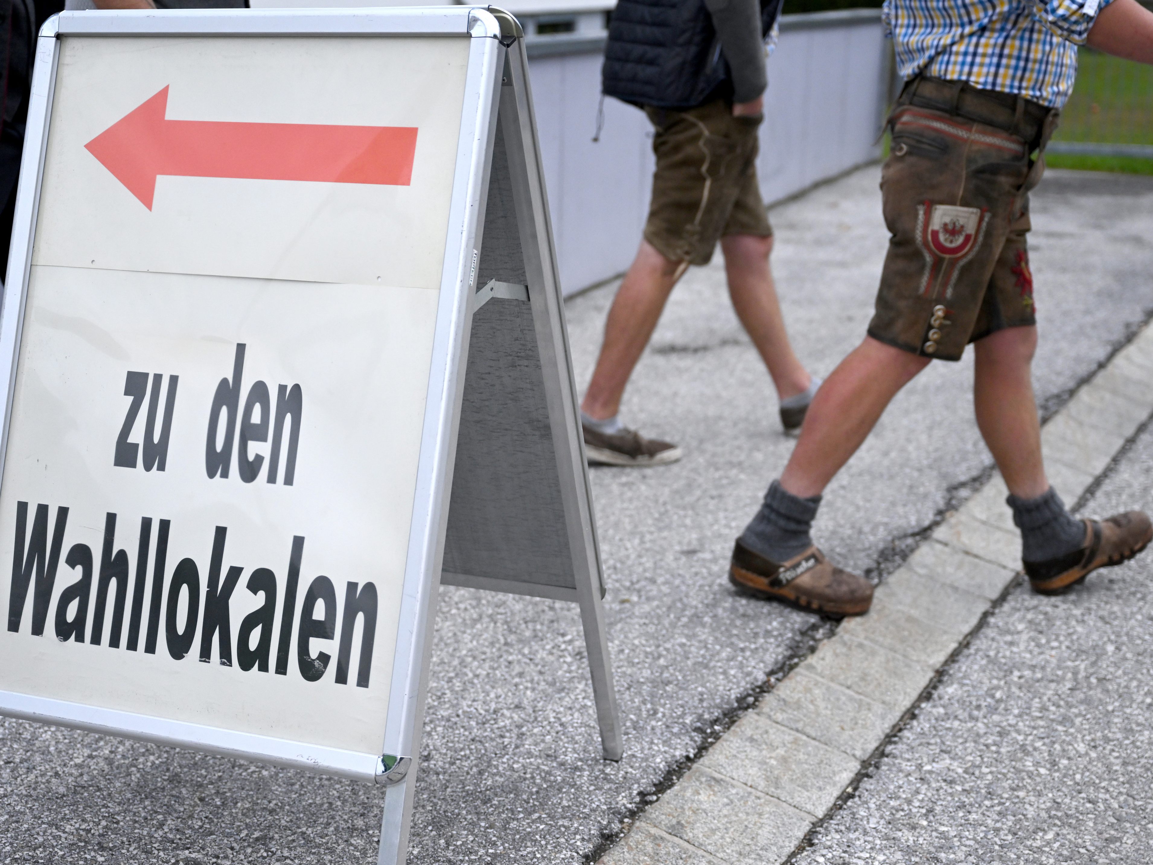 Tirol-Wahl: Wahlbeteiligung viel besser, Aufstieg ins Mittelfeld.