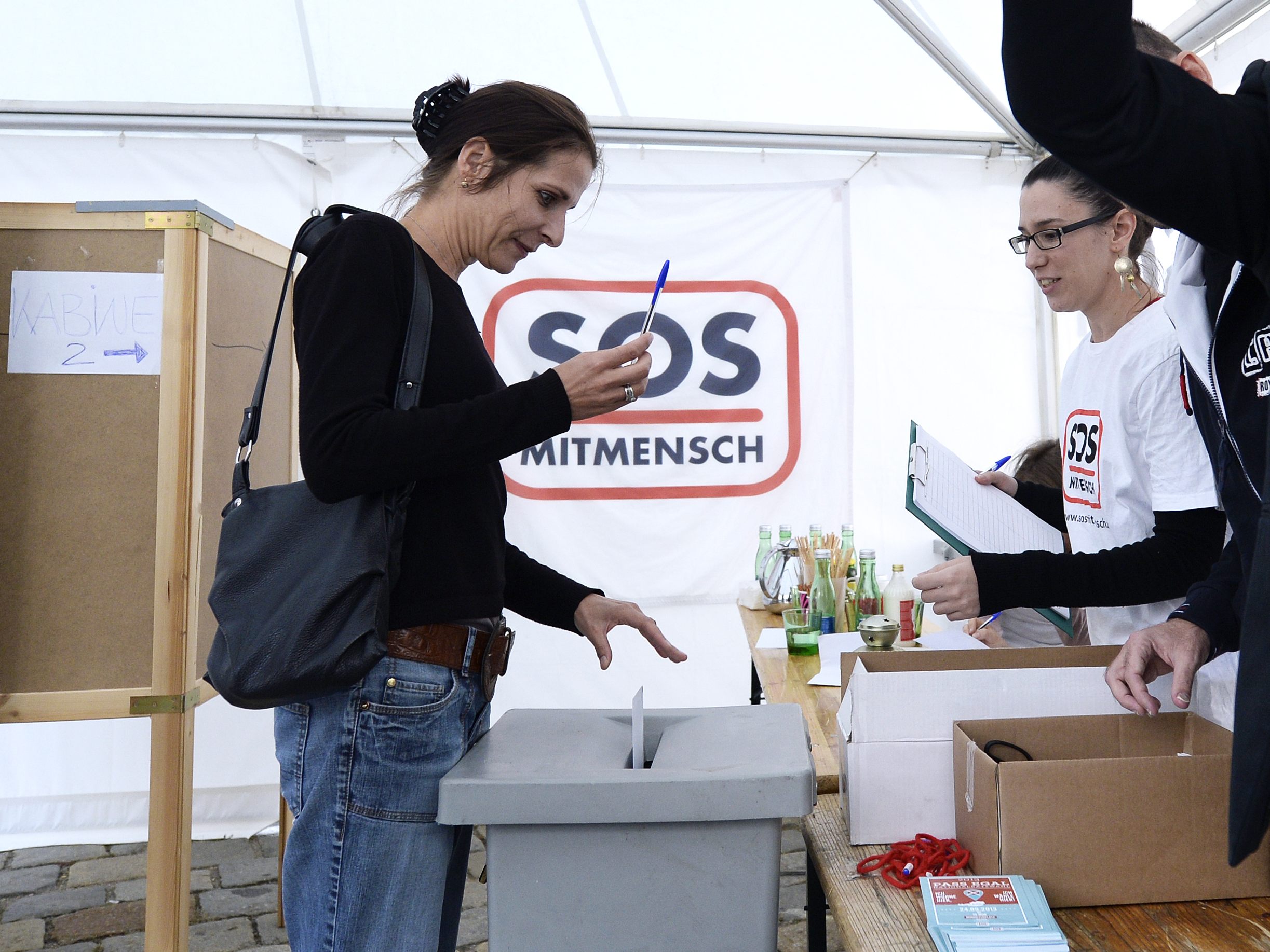 Zur Bundespräsidentschaftswahl 2022 veranstaltet SOS Mitmensch wieder eine Pass-Egal-Wahl in ganz Österreich. Zur Bundespräsidentschaftswahl 2022 veranstaltet SOS Mitmensch wieder eine Pass-Egal-Wahl in ganz Österreich.