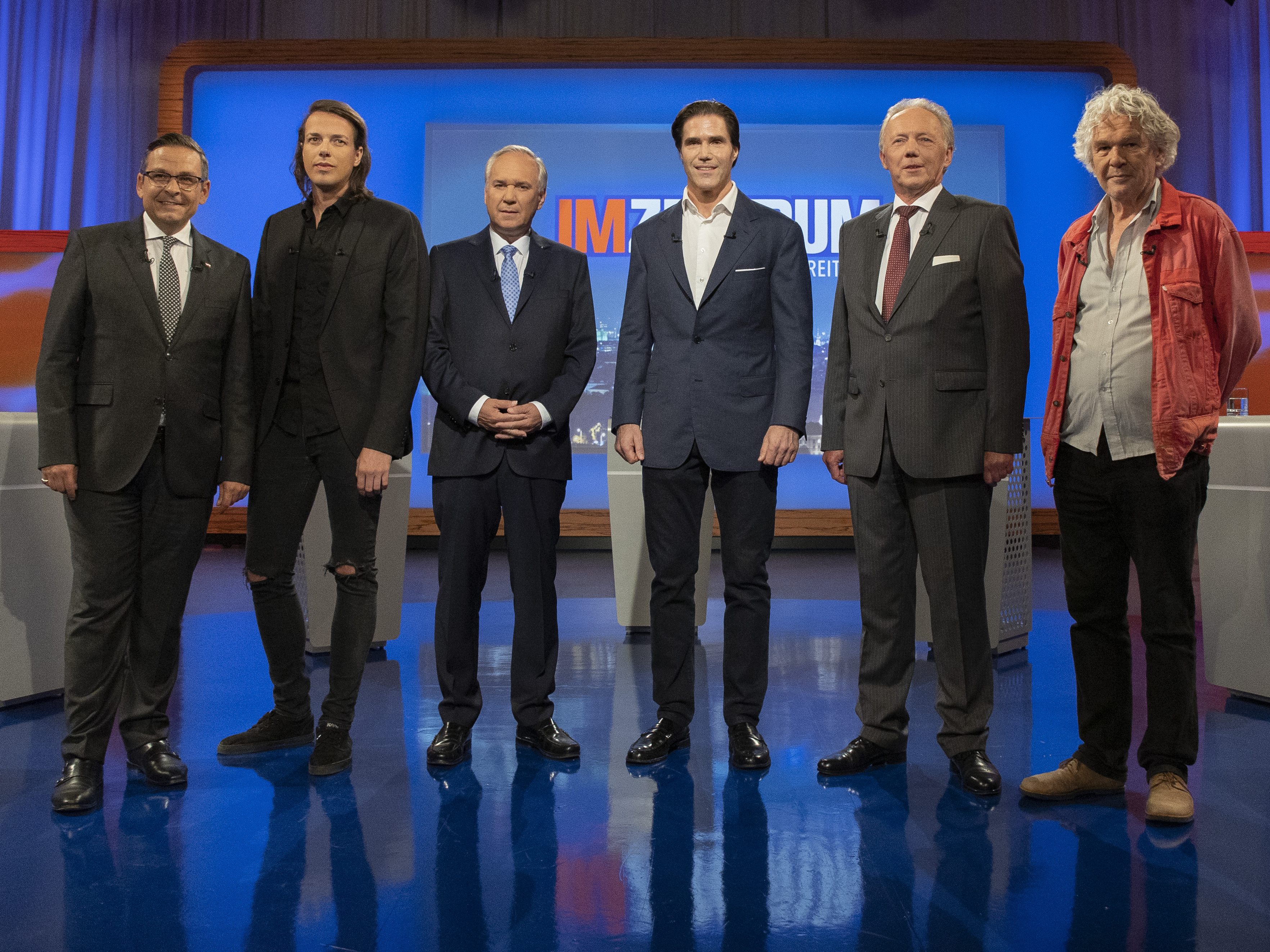 Die sechs Herausforderer des amtierenden Bundespräsidenten Alexander Van der Bellen stellten sich Sonntagabend im ORF einer Diskussion zur Bundespräsidentenwahl 2022. Die sechs Herausforderer des amtierenden Bundespräsidenten Alexander Van der Bellen stellten sich Sonntagabend im ORF einer Diskussion zur Bundespräsidentenwahl 2022.