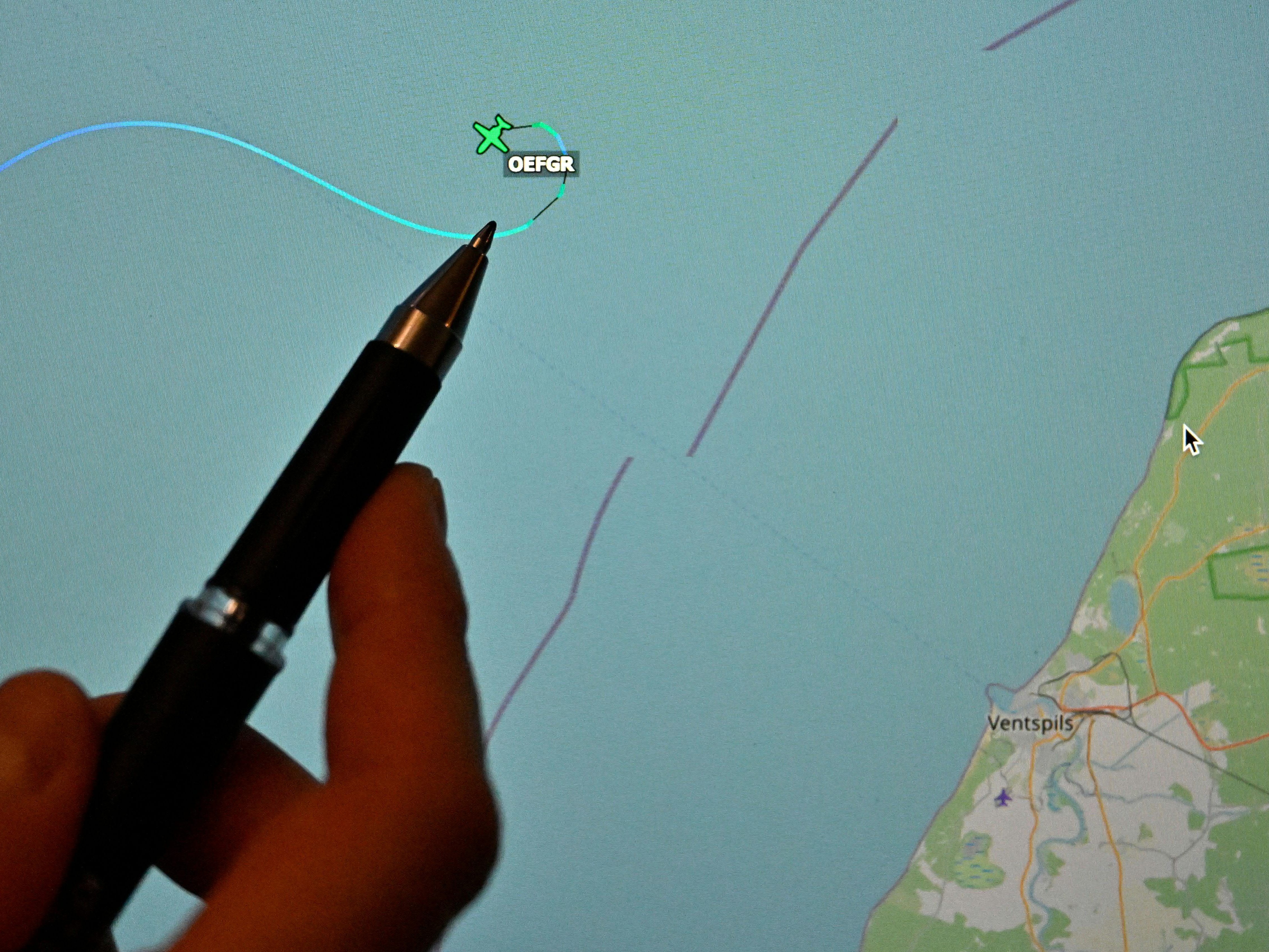 Flugzeugabsturz in Ostsee: Retter fanden möglicherweise Körperteile. Flugzeugabsturz in Ostsee: Retter fanden möglicherweise Körperteile.
