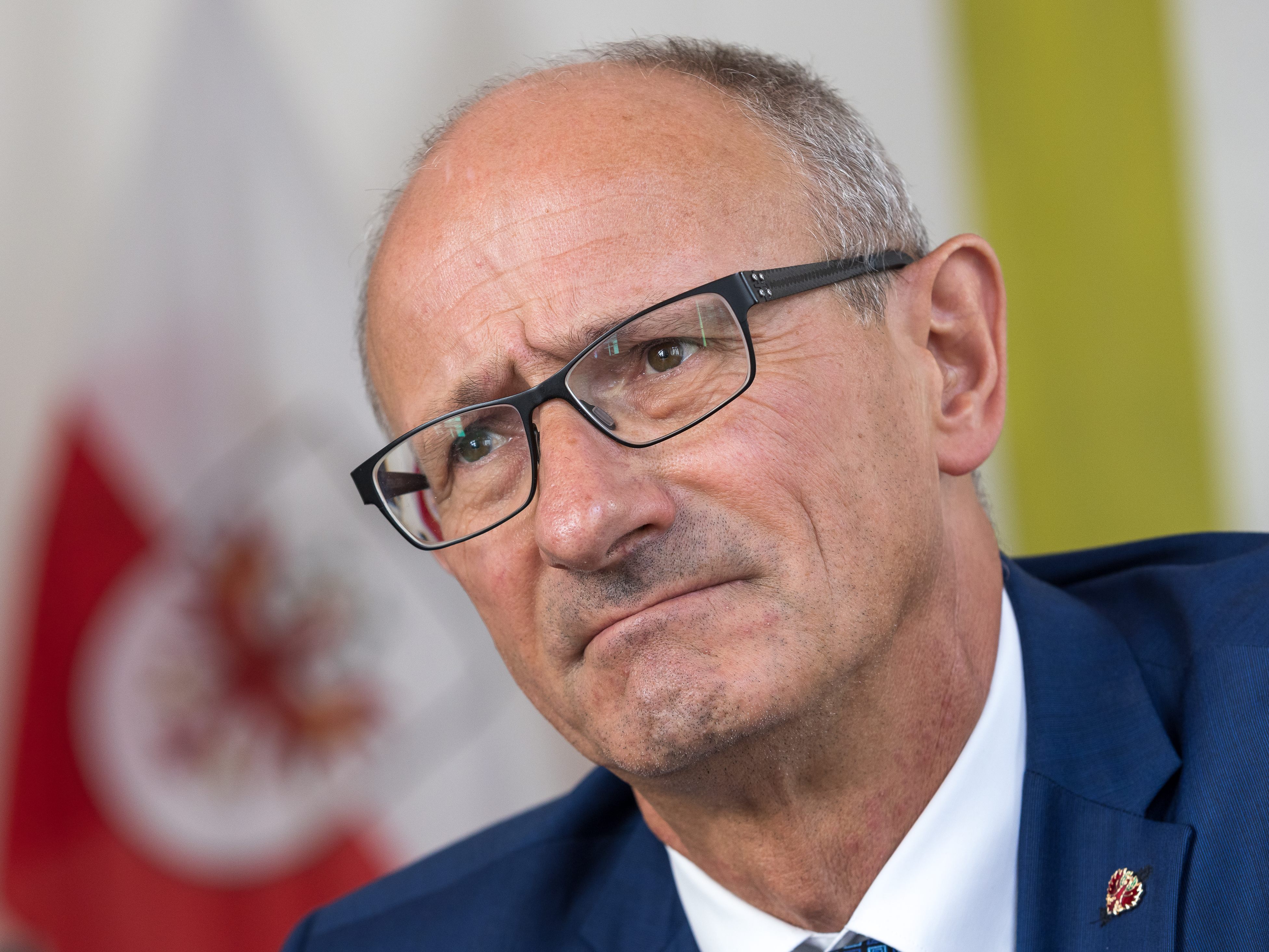 Vor Tirol-Wahl: ÖVP stürzt in Umfrage auf 26 Prozent ab. Vor Tirol-Wahl: ÖVP stürzt in Umfrage auf 26 Prozent ab.