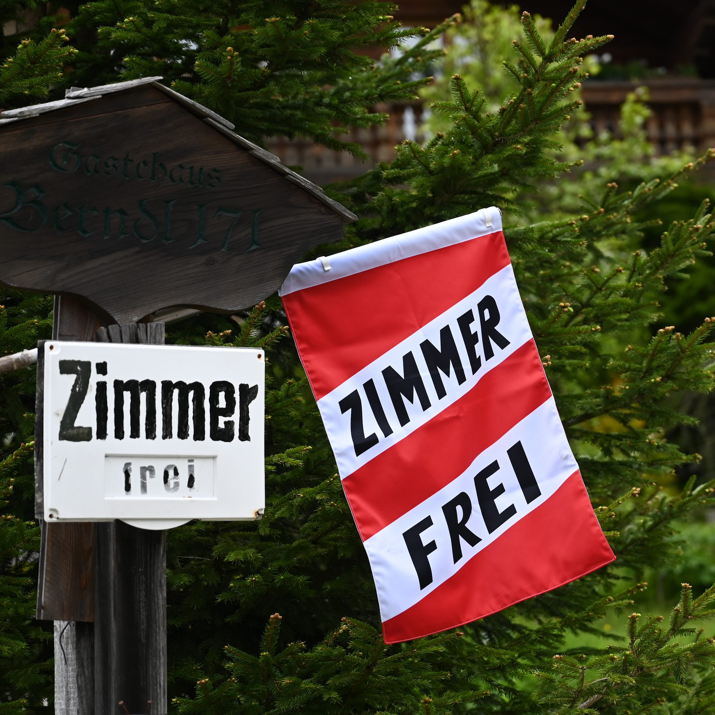 NEOS fordern speziell für Tourismus mehr Anreize für Vollzeitarbeit.