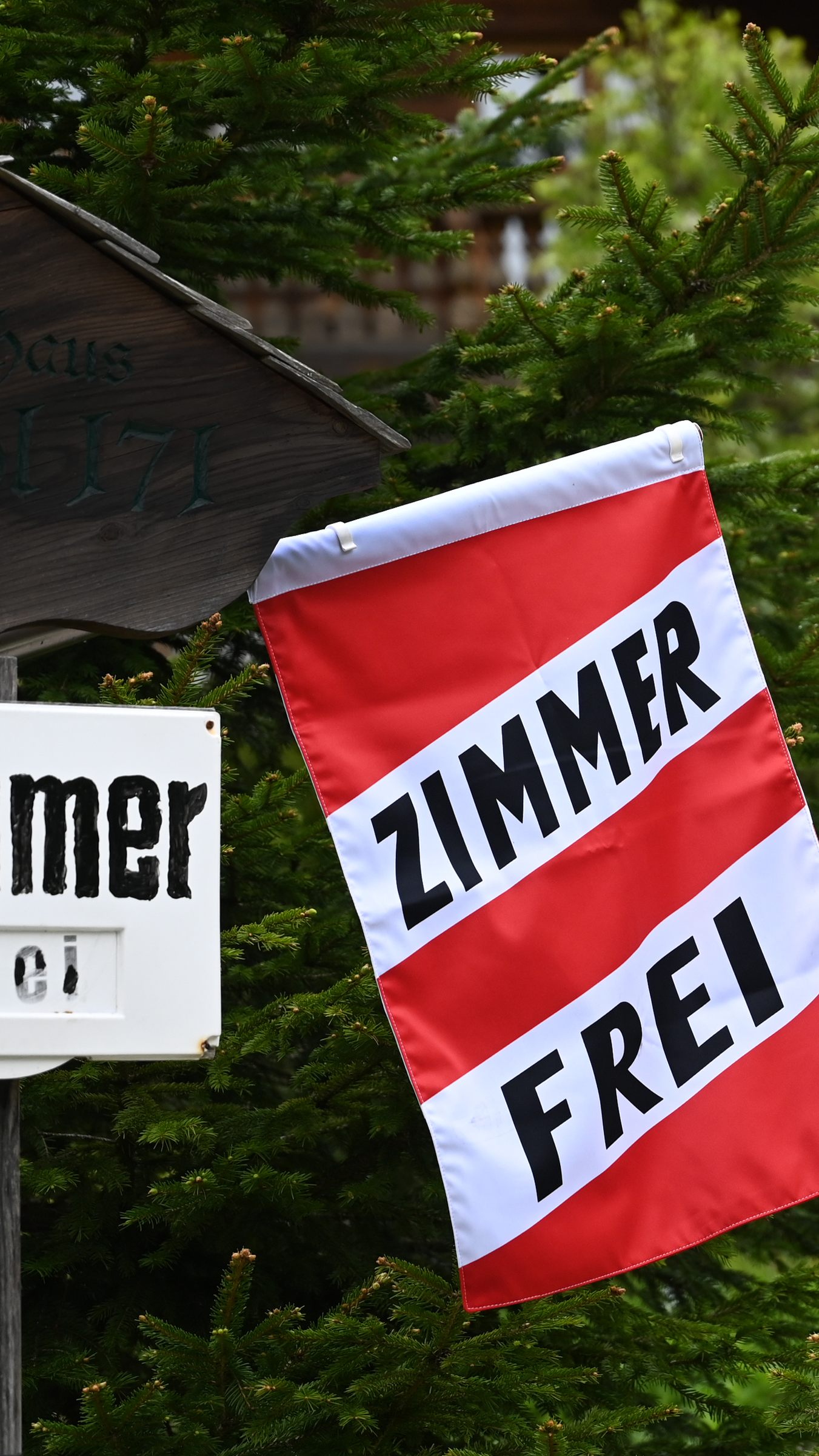 NEOS fordern speziell für Tourismus mehr Anreize für Vollzeitarbeit.