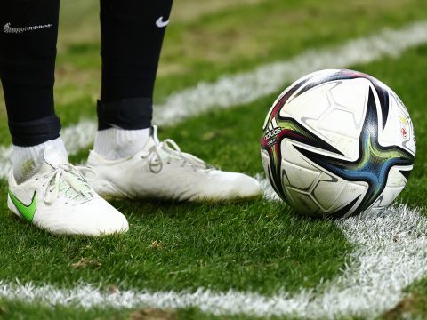 Gegenspieler bewusstlos getreten: Wiener Fußballer muss vor Gericht.