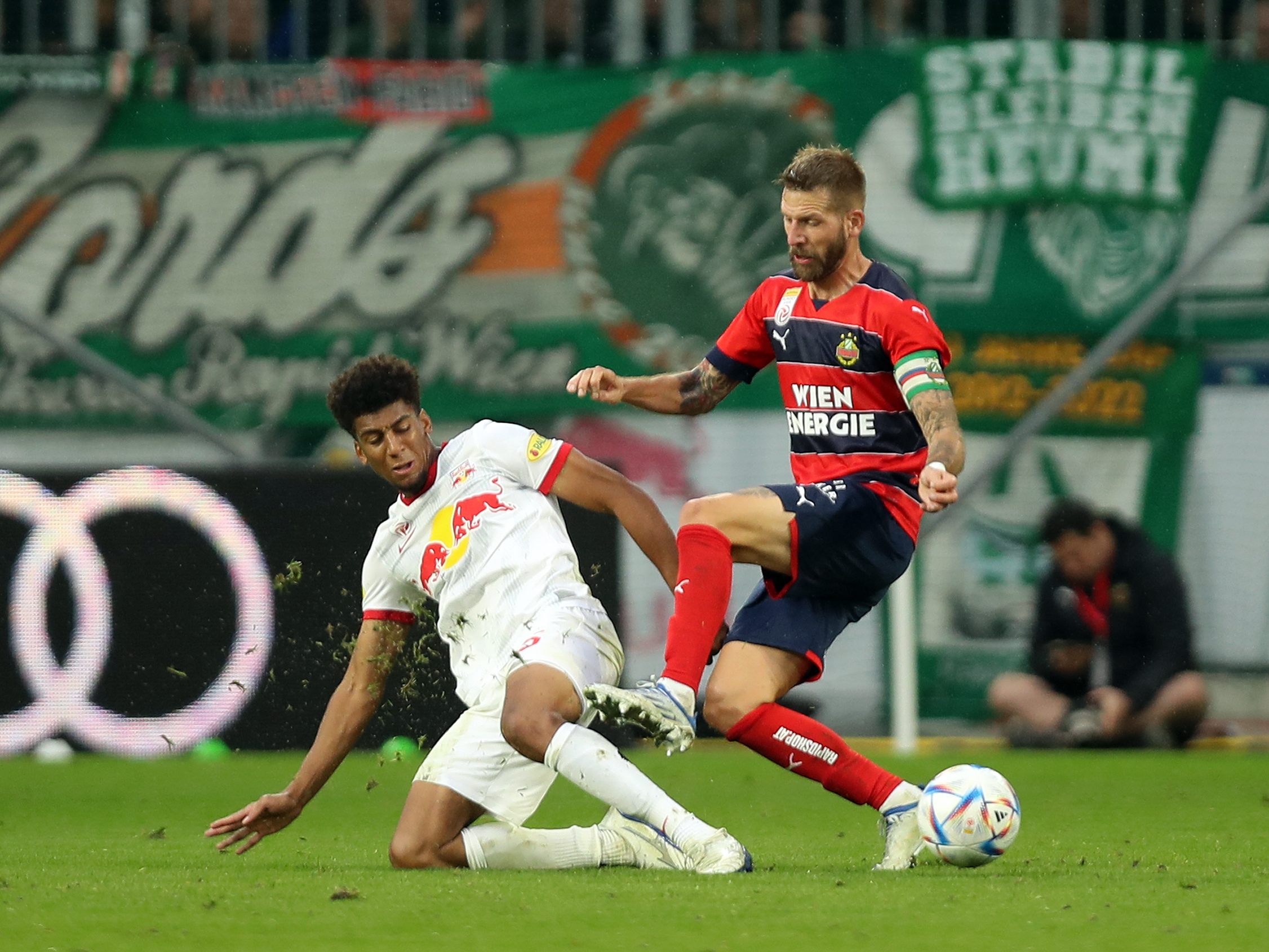 Rapid Wien erzielte gegen Meister Red Bull Salzburg einen Achtugnserfolg mit einem 1:1-Remis.