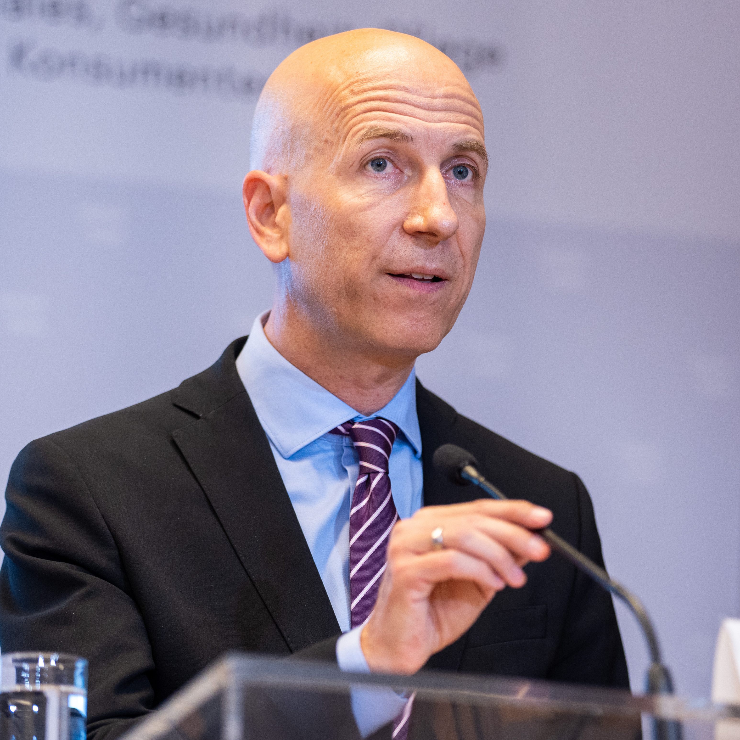 Laut Wirtschaftsminister Martin Kocher (ÖVP) würde ein Gaspreis-Deckel für Unternehmen nicht funktionieren.