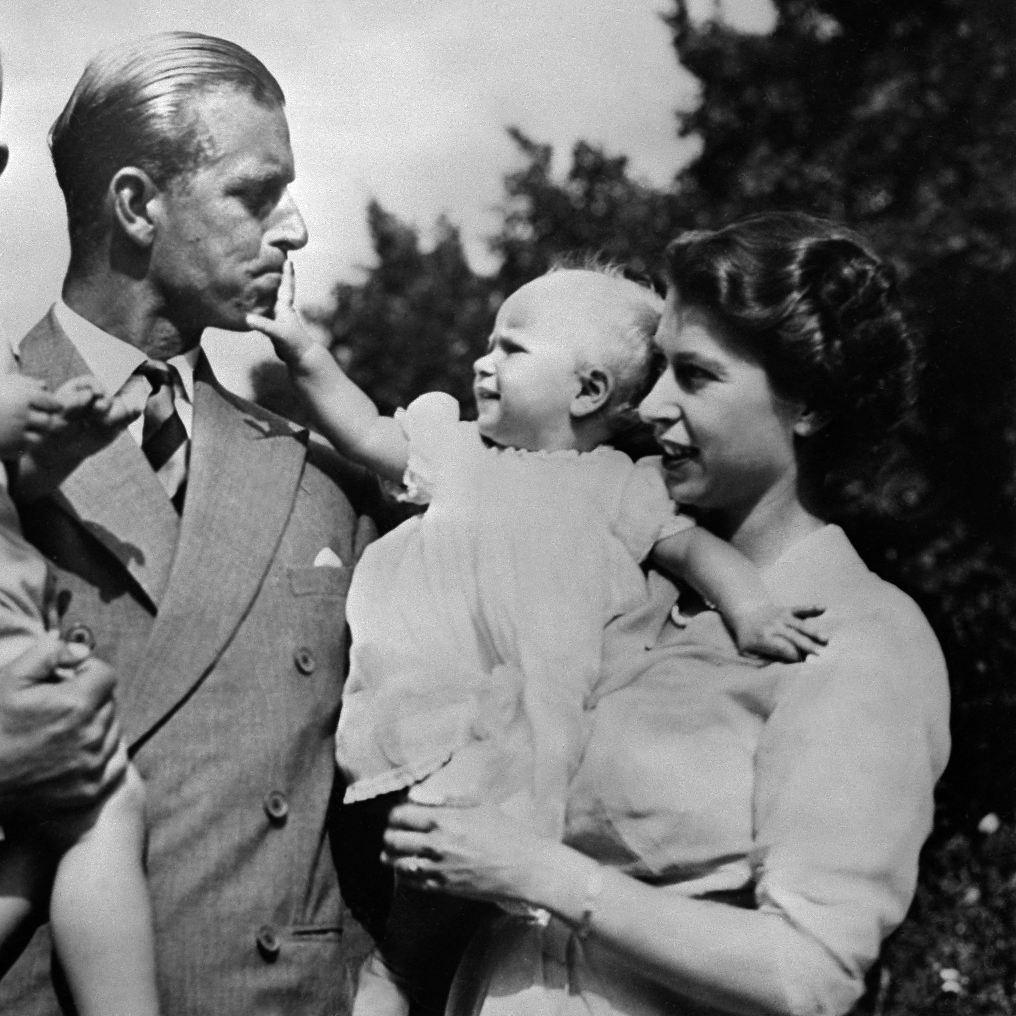 Die Königin mit Prinz Philip und den Kindern Charles und Anne.