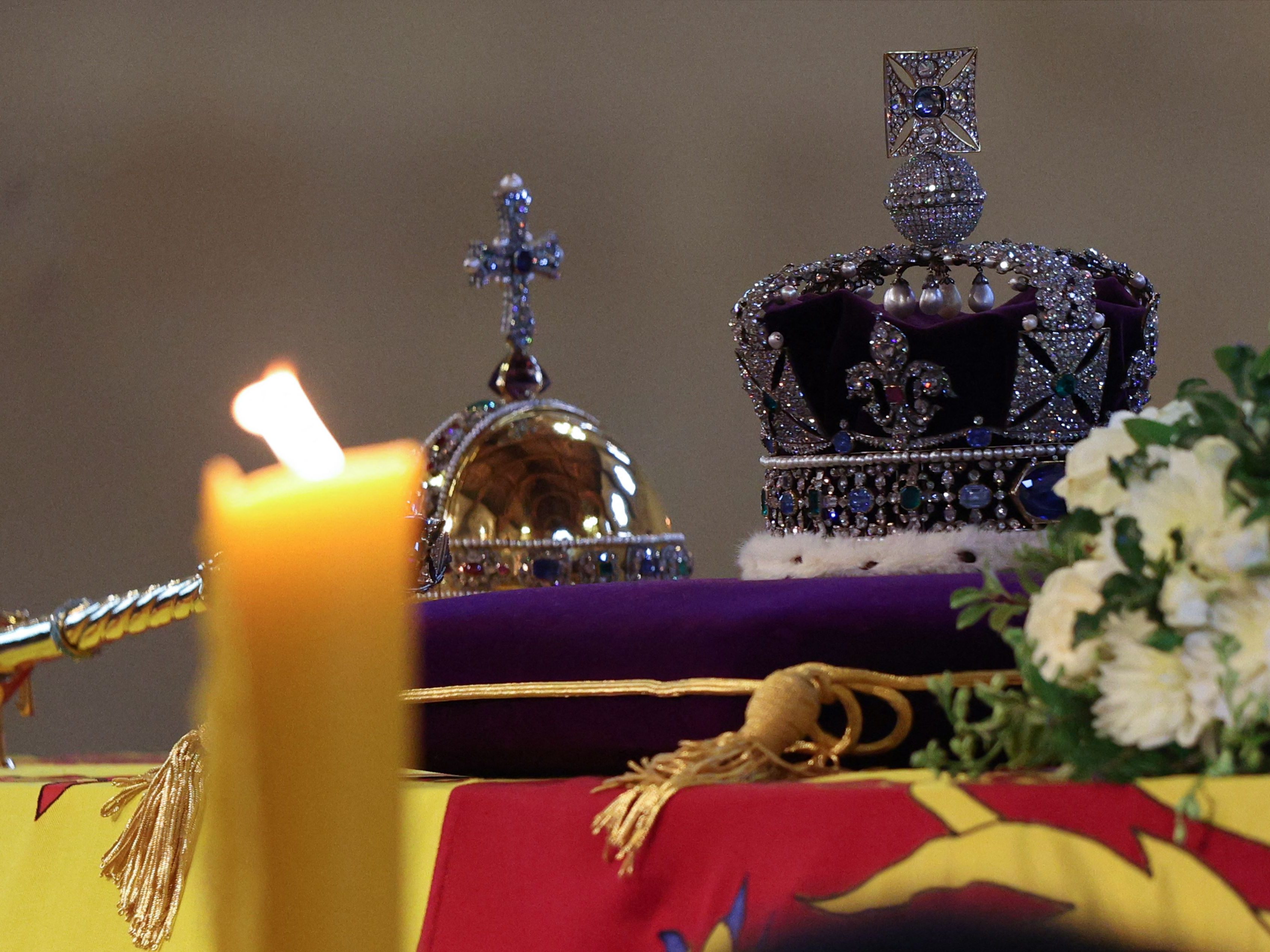 Am Montag, den 19. September 2022, findet das Begräbnis von Queen Elizabeth II. statt. Auch im österreichischen Fernsehen wird die Zeremonie live übertragen. Am Montag, den 19. September 2022, findet das Begräbnis von Queen Elizabeth II. statt. Auch im österreichischen Fernsehen wird die Zeremonie live übertragen.