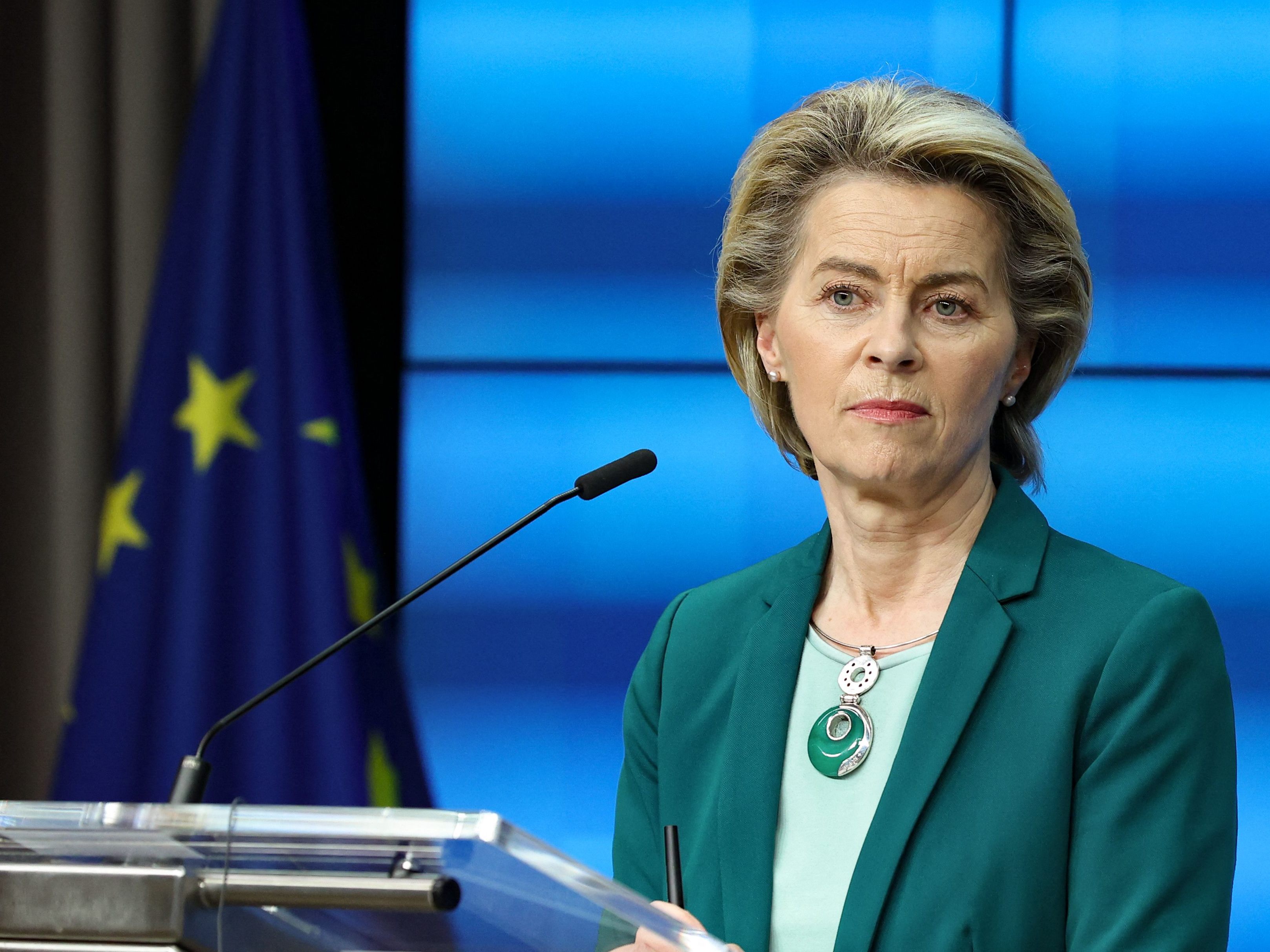 Die EU-Kommission strebt gegen Österreich ein Vertragsverletzungsverfahren, wegen der nicht vollständig umgesetzten EU-Richtlinie zum Schutz von Whistleblowern, an. Die EU-Kommission strebt gegen Österreich ein Vertragsverletzungsverfahren, wegen der nicht vollständig umgesetzten EU-Richtlinie zum Schutz von Whistleblowern, an.