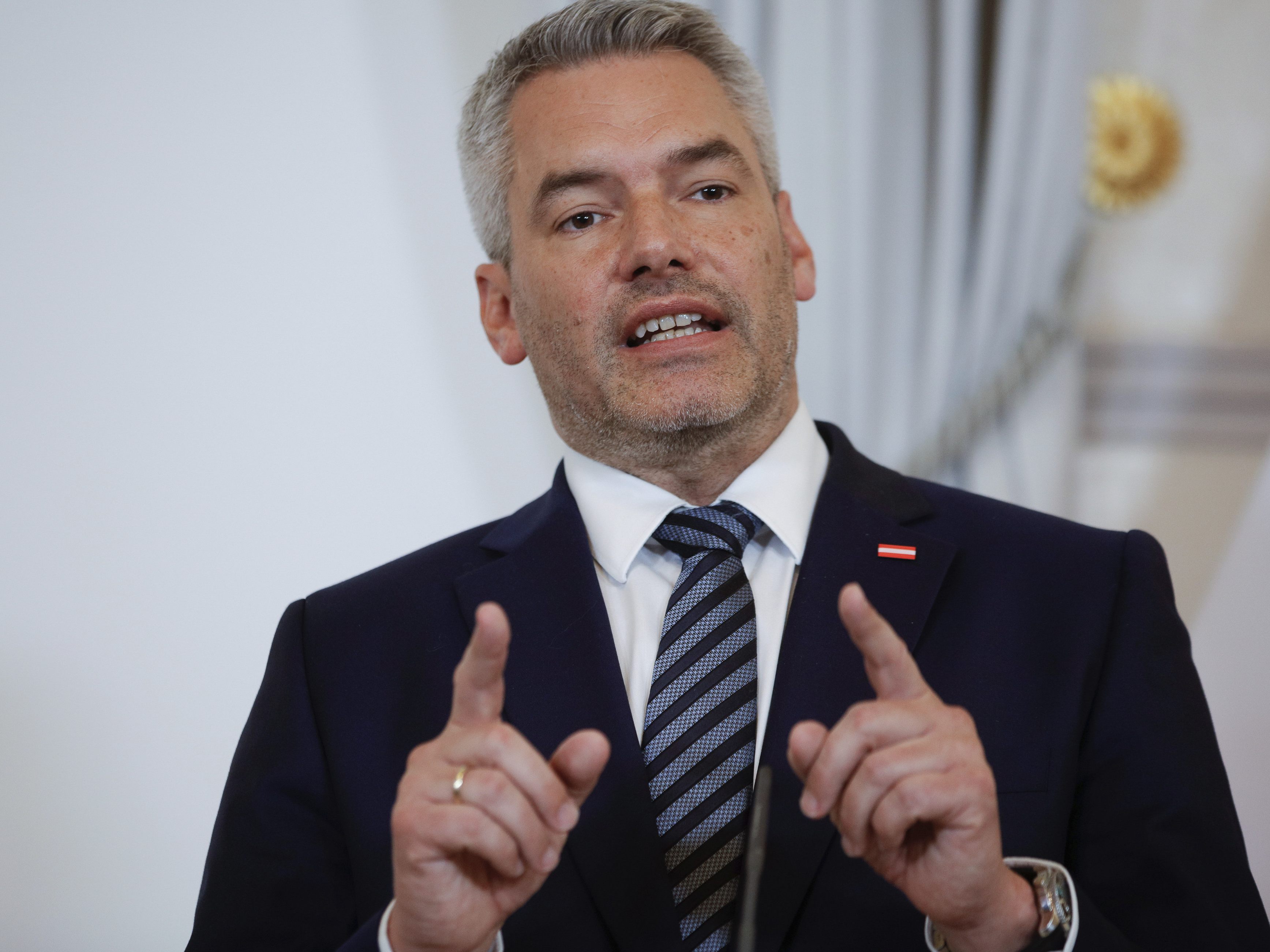 Am Montag findet ein Migrationsgipfel mit Karl Nehammer, Aleksandar Vučić und Viktor Orbán statt. Am Montag findet ein Migrationsgipfel mit Karl Nehammer, Aleksandar Vučić und Viktor Orbán statt.