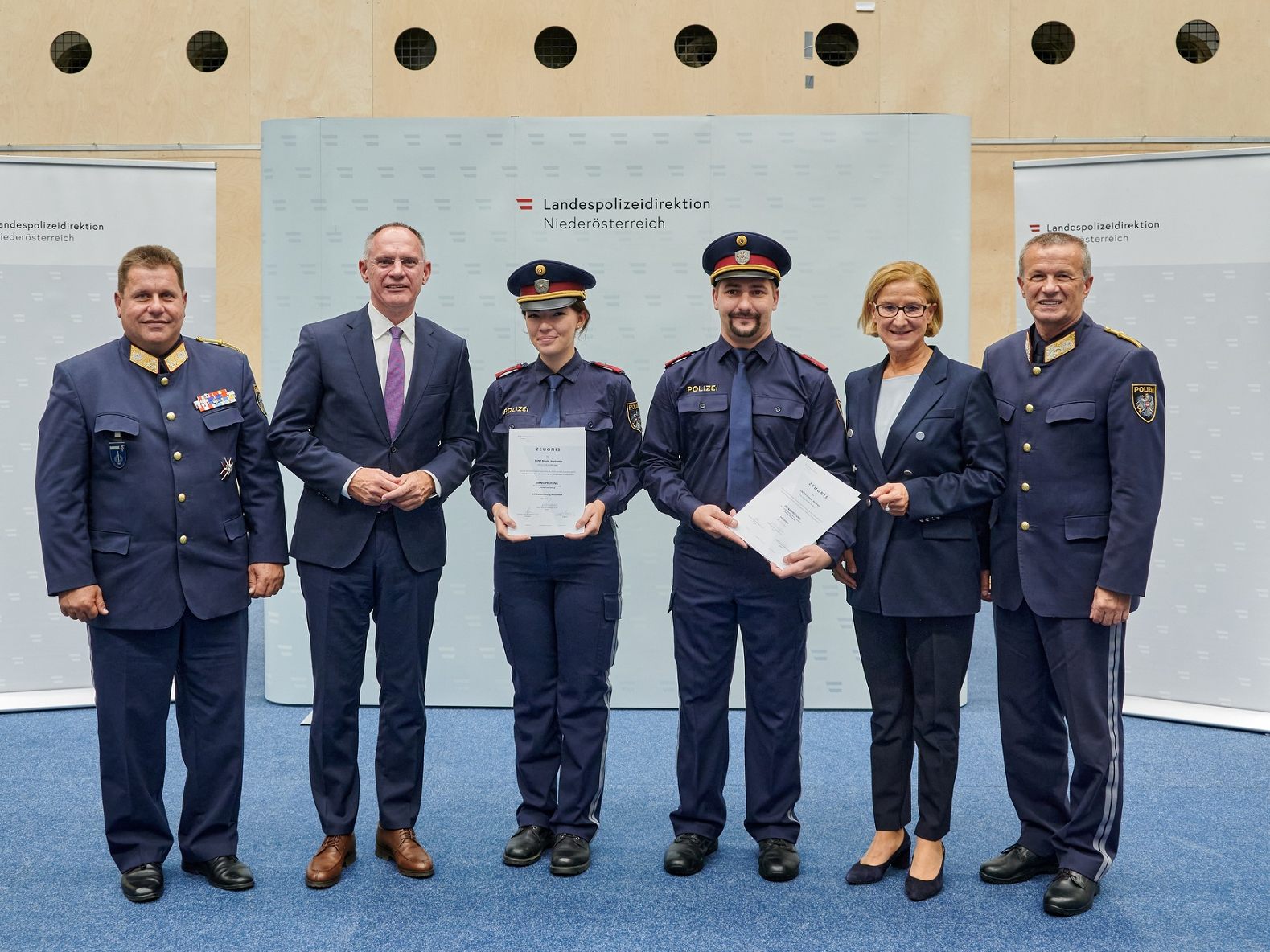 Zahlreiche Polizeischüler feierten in Niederösterreich ihren Abschluss.