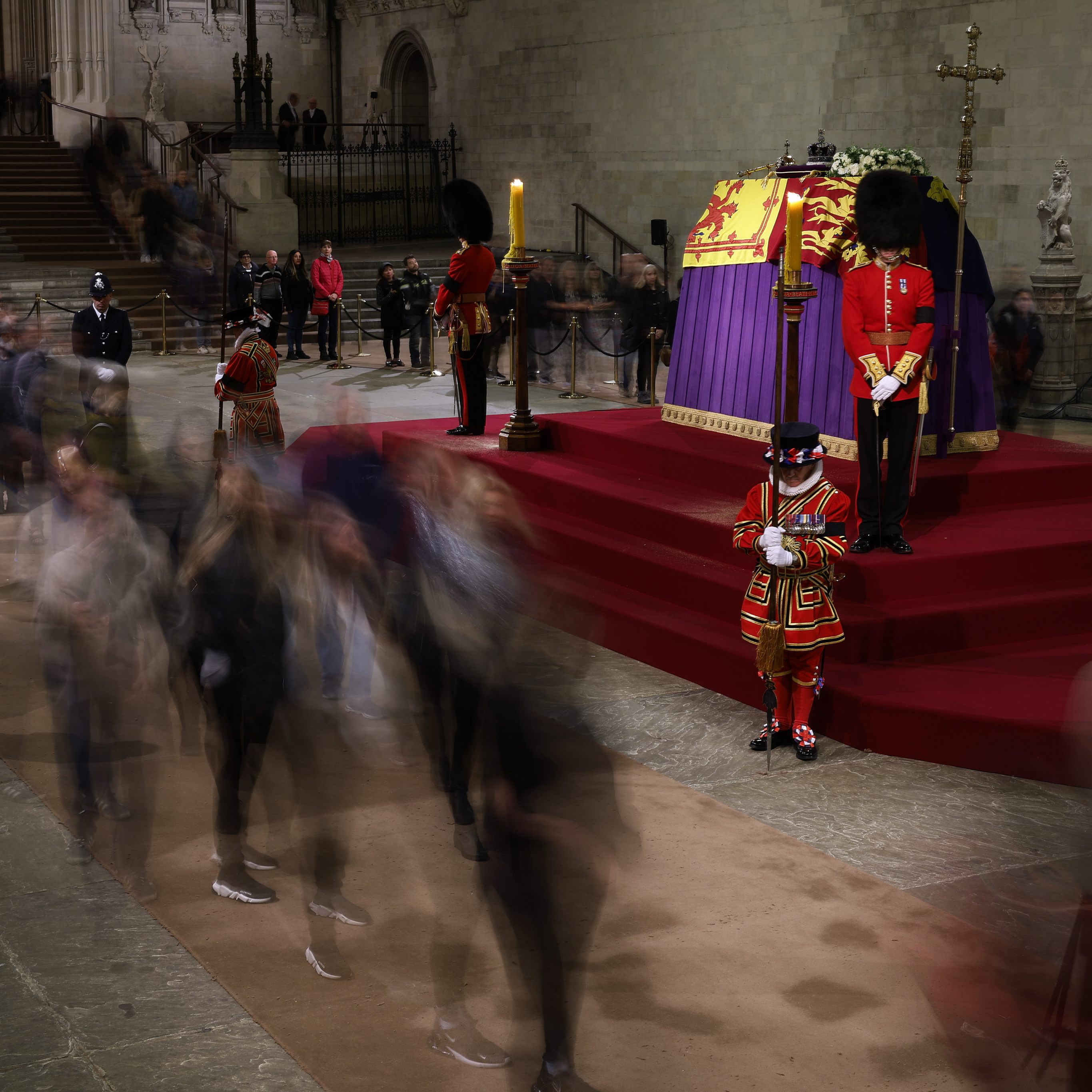 24 Stunden Wartezeit für Queen-Abschied - Zwischenfall am Sarg
