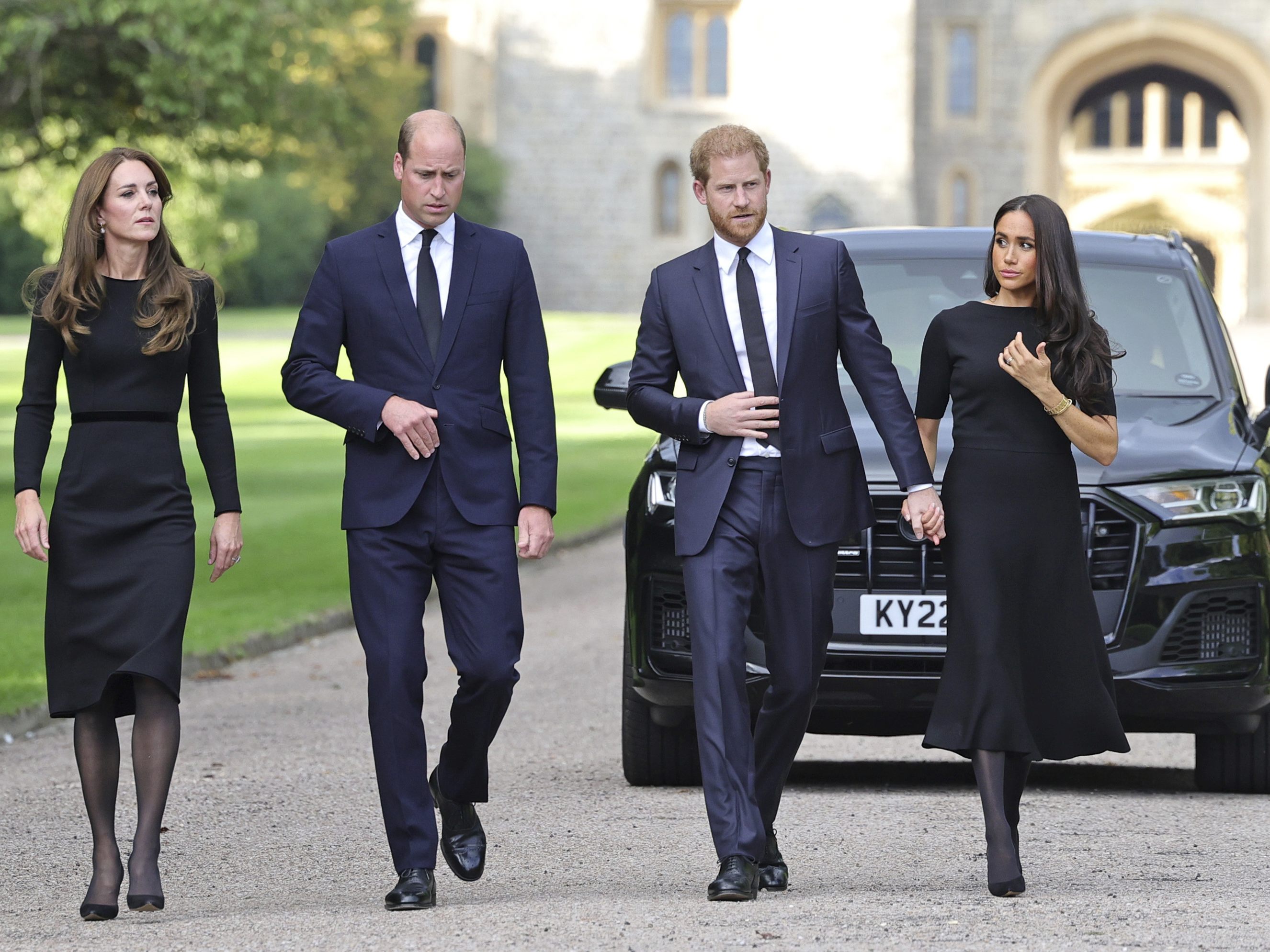 Die Prinzen William und Harry gemeinsam mit ihren Ehefrauen Kate und Meghan. Die Prinzen William und Harry gemeinsam mit ihren Ehefrauen Kate und Meghan.
