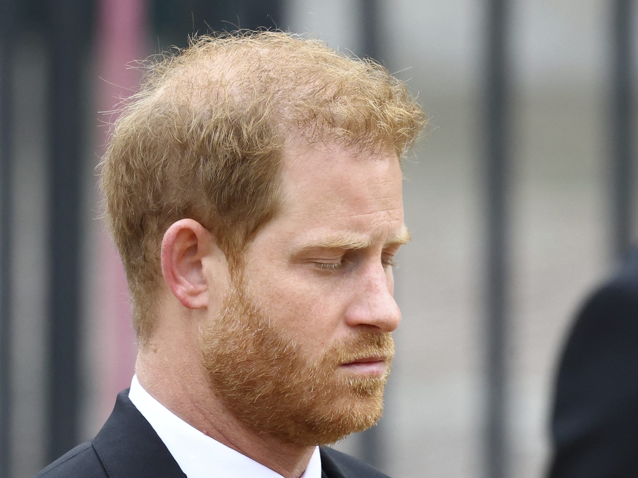 Nach dem Tod von Queen Elizabeth II. möchte Prinz Harry seine Memoiren noch einmal umschreiben.