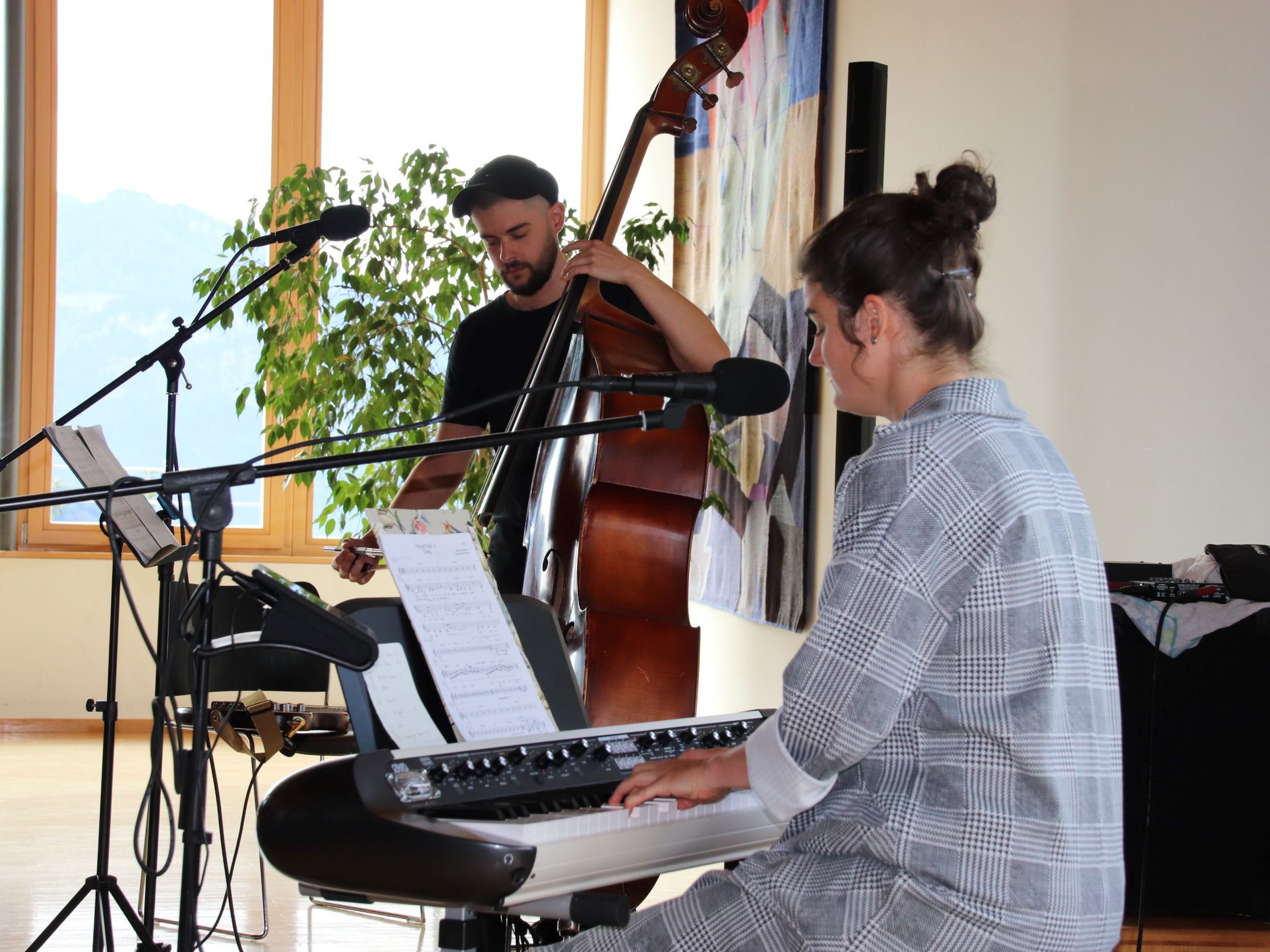 Das Duo „.coat“ präsentierte selbstkomponierte Songs in Bildstein.