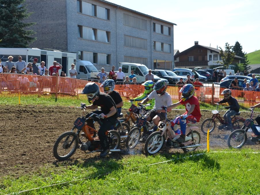 Die Crosser sorgen für spektakuläre Szenen auf dem Krumbacher Brauerei-Ring.