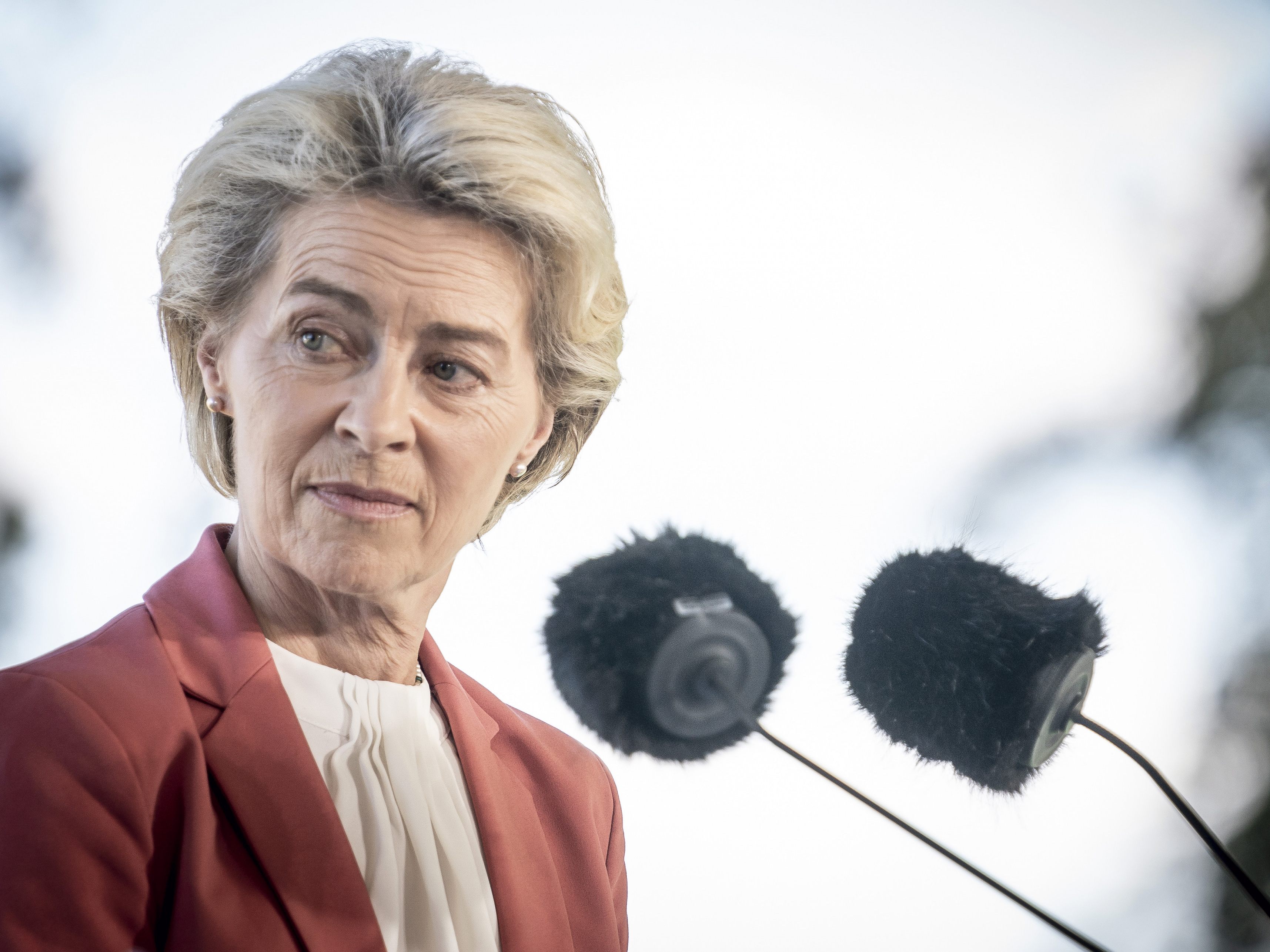 EU-Kommissionspräsidentin von der Leyen ist für einen Preisdeckel auf russischem Pipeline-Gas nach Europa. EU-Kommissionspräsidentin von der Leyen ist für einen Preisdeckel auf russischem Pipeline-Gas nach Europa.