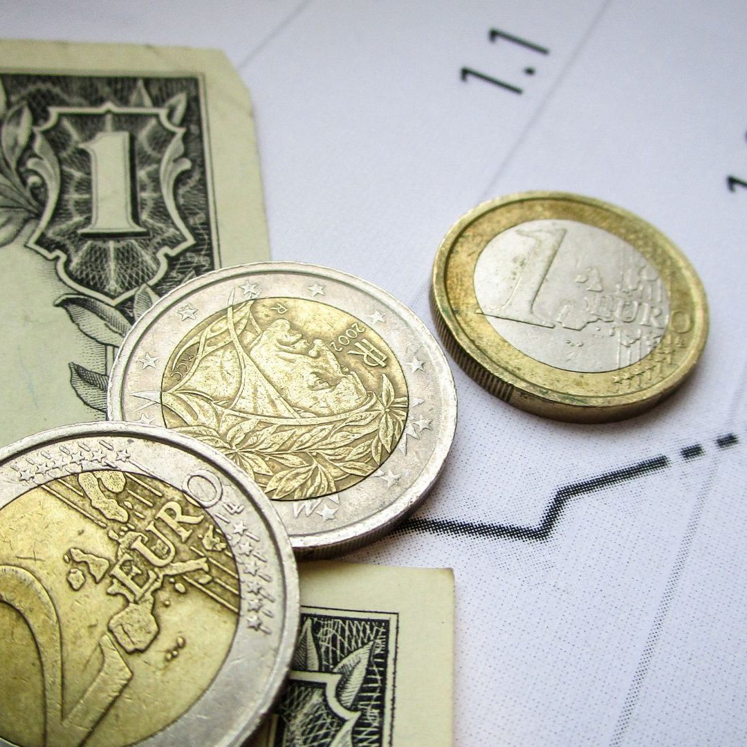 Der Euro kostet 1,0063 Dollar.