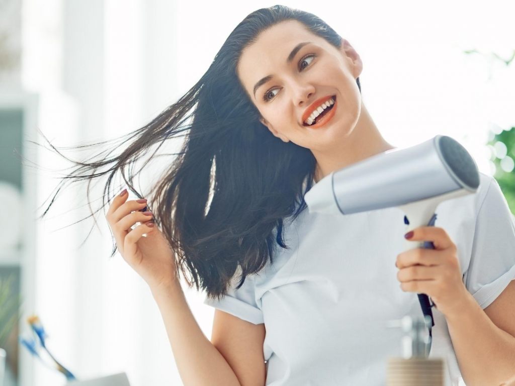 Haare föhnen Die größten Fehler und besten ProfiTipps Schönheit VOL.AT