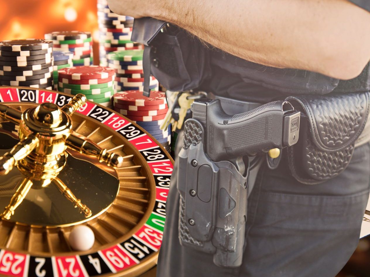 Der ehemalige Polizist soll mit Glücksspielbetreibern unter einer Decke gesteckt sein. Der ehemalige Polizist soll mit Glücksspielbetreibern unter einer Decke gesteckt sein.