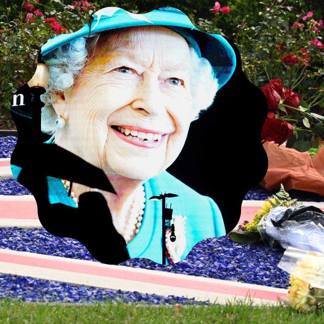 Trauernde Menge vor dem Buckingham-Palast gedenkt Elizabeth II.