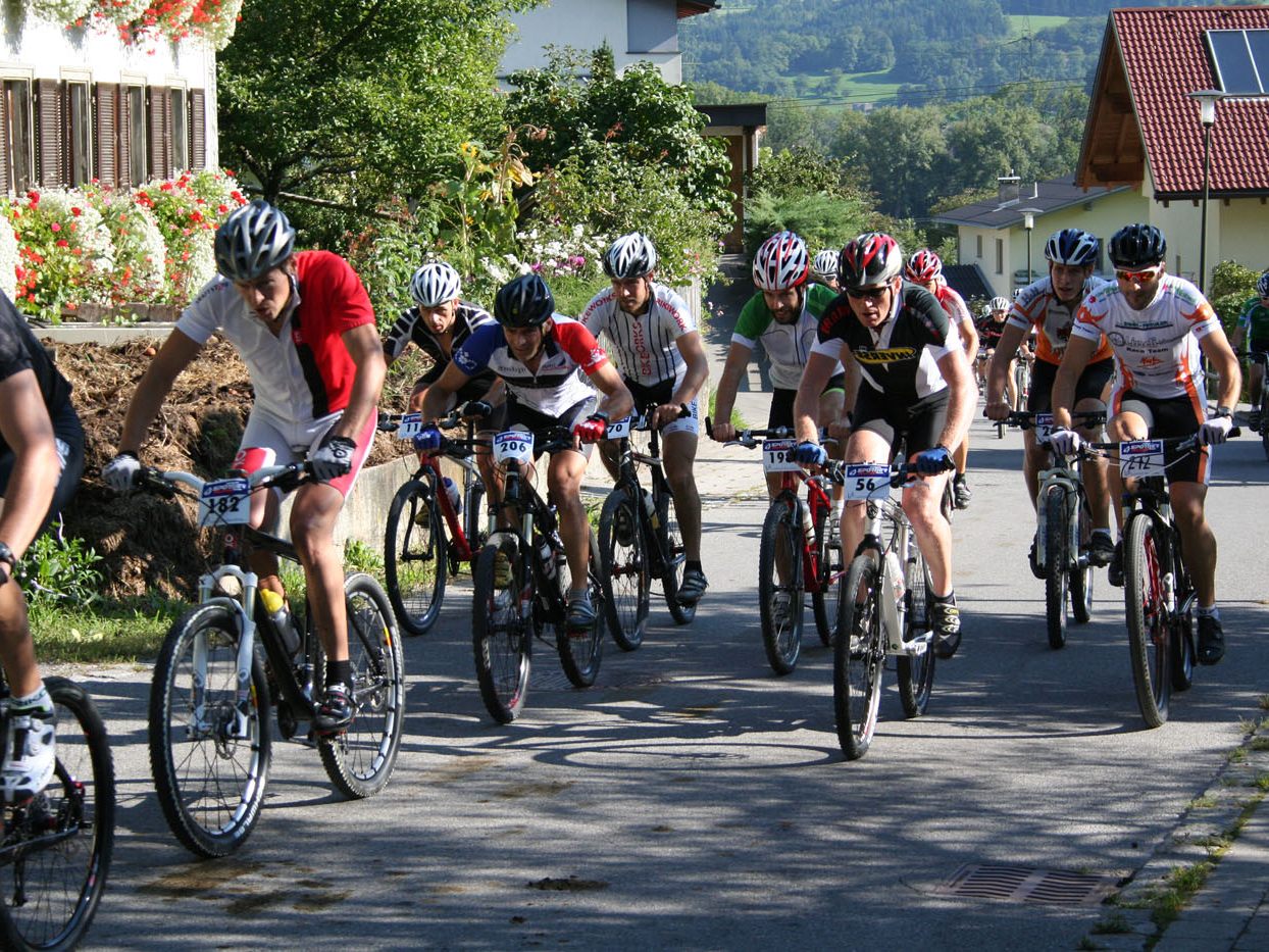 Um 10 Uhr fällt am Sonntag in Beschling der Startschuss für das diesjährige Gamp-Bike-Mountainbikerennen. Um 10 Uhr fällt am Sonntag in Beschling der Startschuss für das diesjährige Gamp-Bike-Mountainbikerennen.