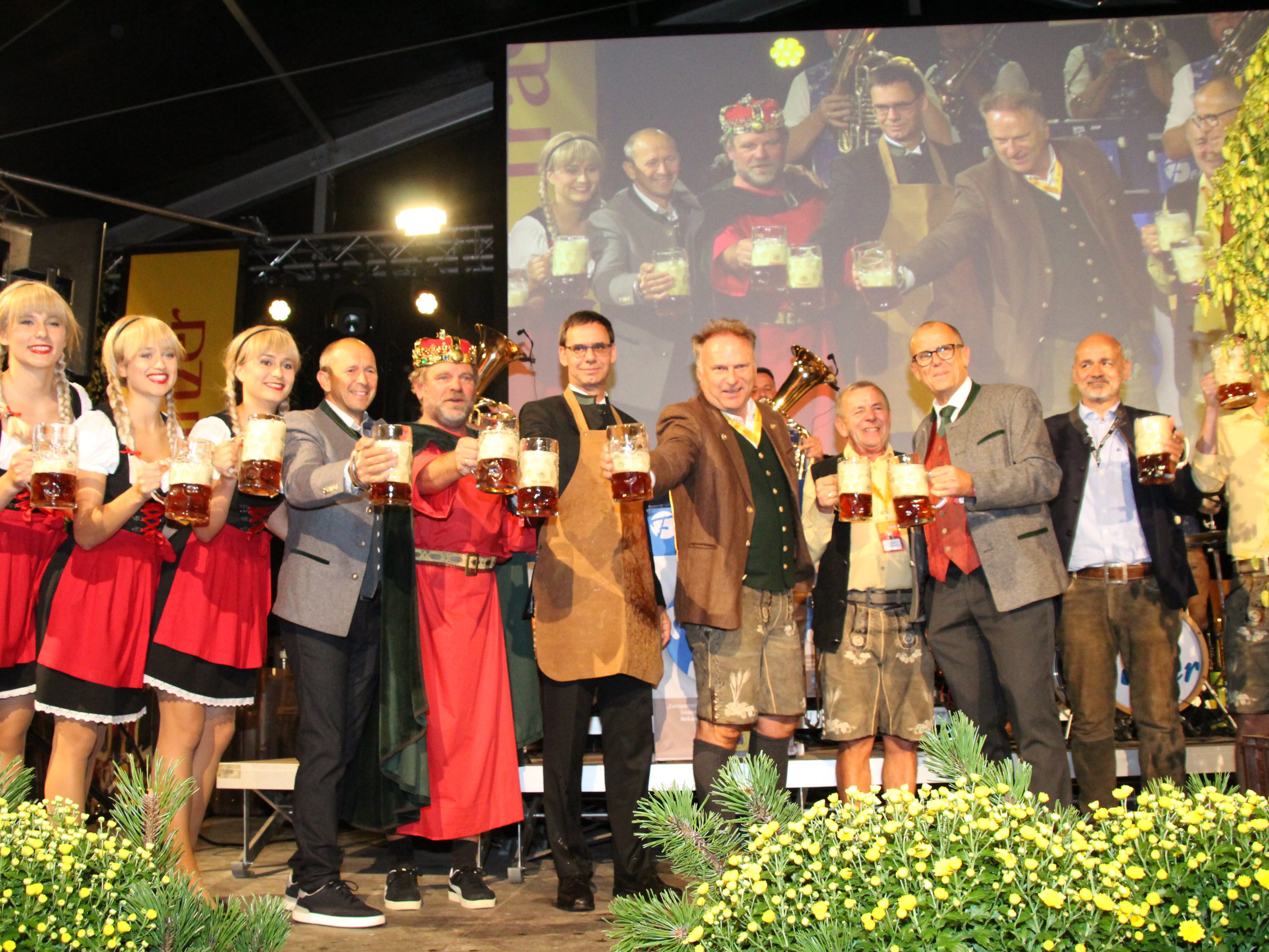 Feierlicher Bockbieranstich im Festzelt der Brauerei Frastanz.