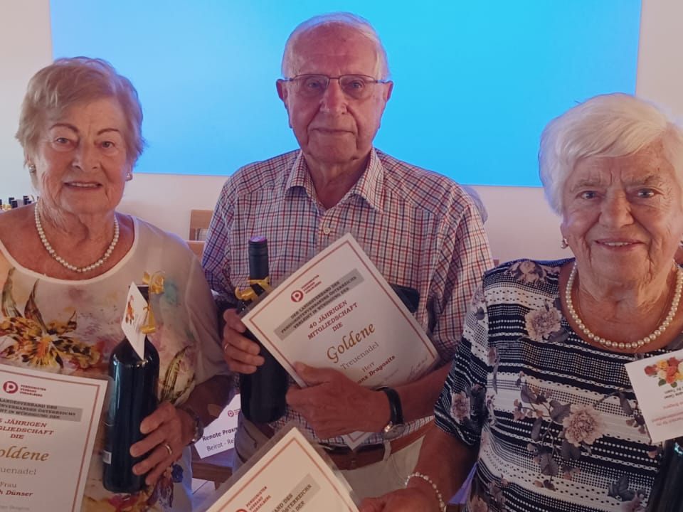 Jubilare v.l.n.r Edith Dünser, Franz Dragosits, Cilli Pescosta Jubilare v.l.n.r Edith Dünser, Franz Dragosits, Cilli Pescosta