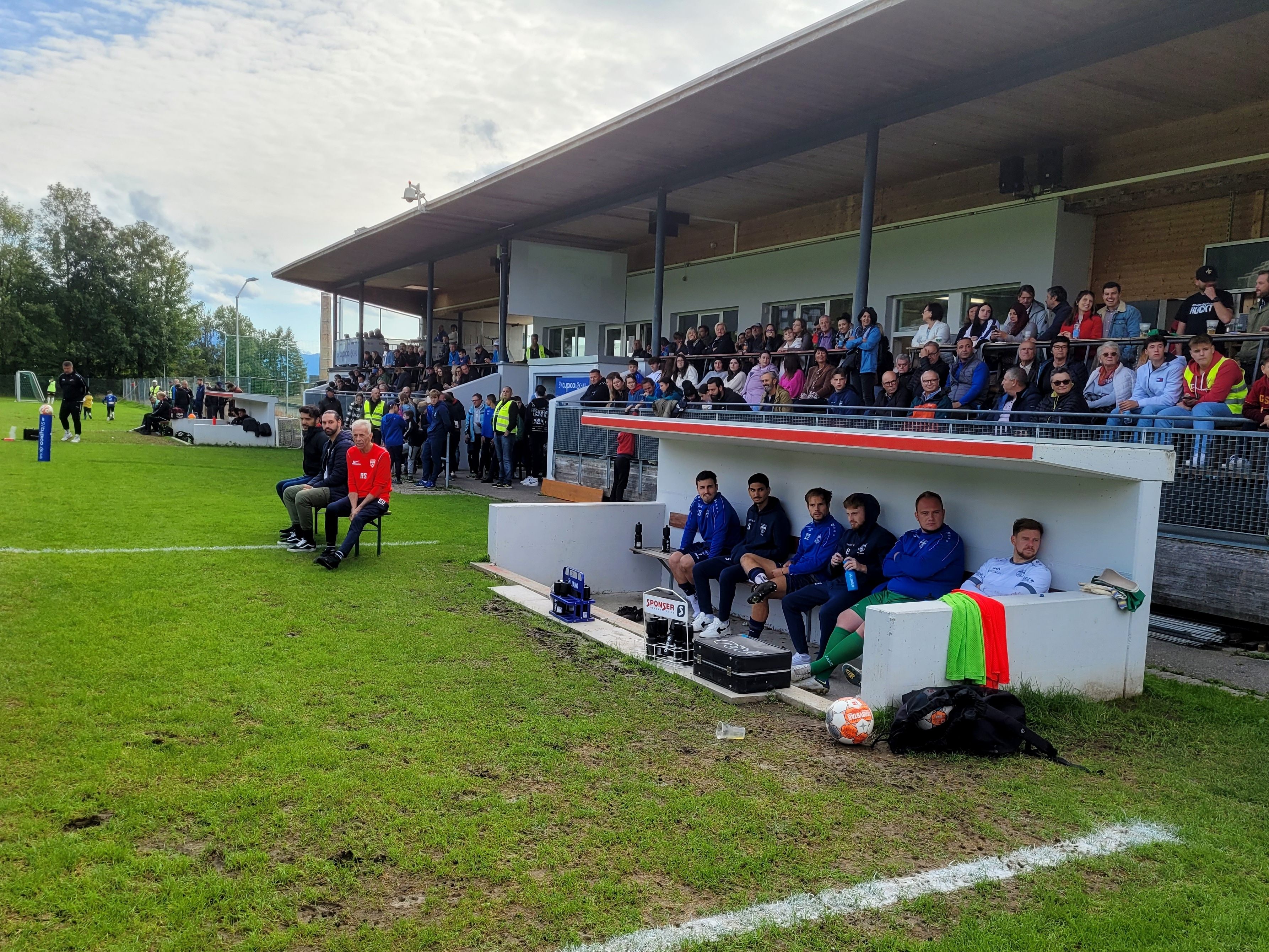 BU: Nach dem hart erkämpften 3:0 Heimsieg gegen Hittisau übernahm der SV typico Lochau nun die Tabellenführung in der Vorarlbergliga. BU: Nach dem hart erkämpften 3:0 Heimsieg gegen Hittisau übernahm der SV typico Lochau nun die Tabellenführung in der Vorarlbergliga.