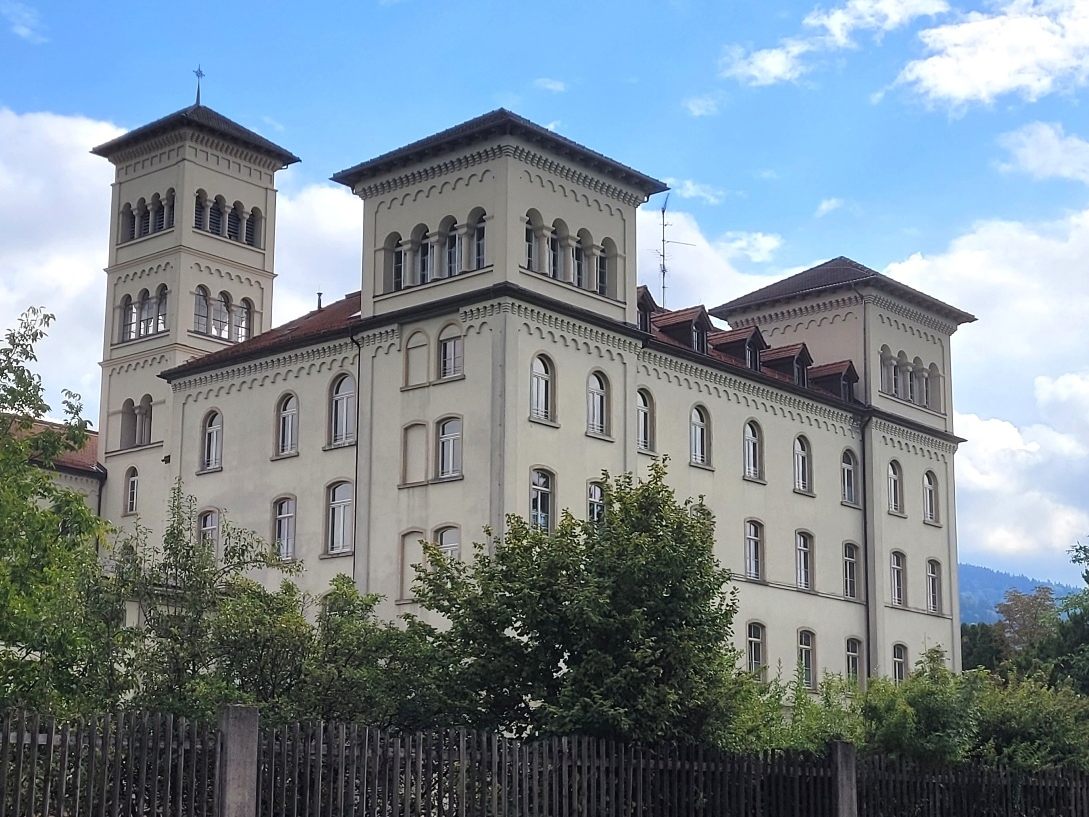 Einladung zum Tag der offenen Türe im neuen „Geistlichen Zentrum am Ruggbach“ im ehemaligen Salvatorkolleg Hörbranz-Lochau. In den neuen Räumlichkeiten stellen sich Verein und Team vor. Einladung zum Tag der offenen Türe im neuen „Geistlichen Zentrum am Ruggbach“ im ehemaligen Salvatorkolleg Hörbranz-Lochau. In den neuen Räumlichkeiten stellen sich Verein und Team vor.