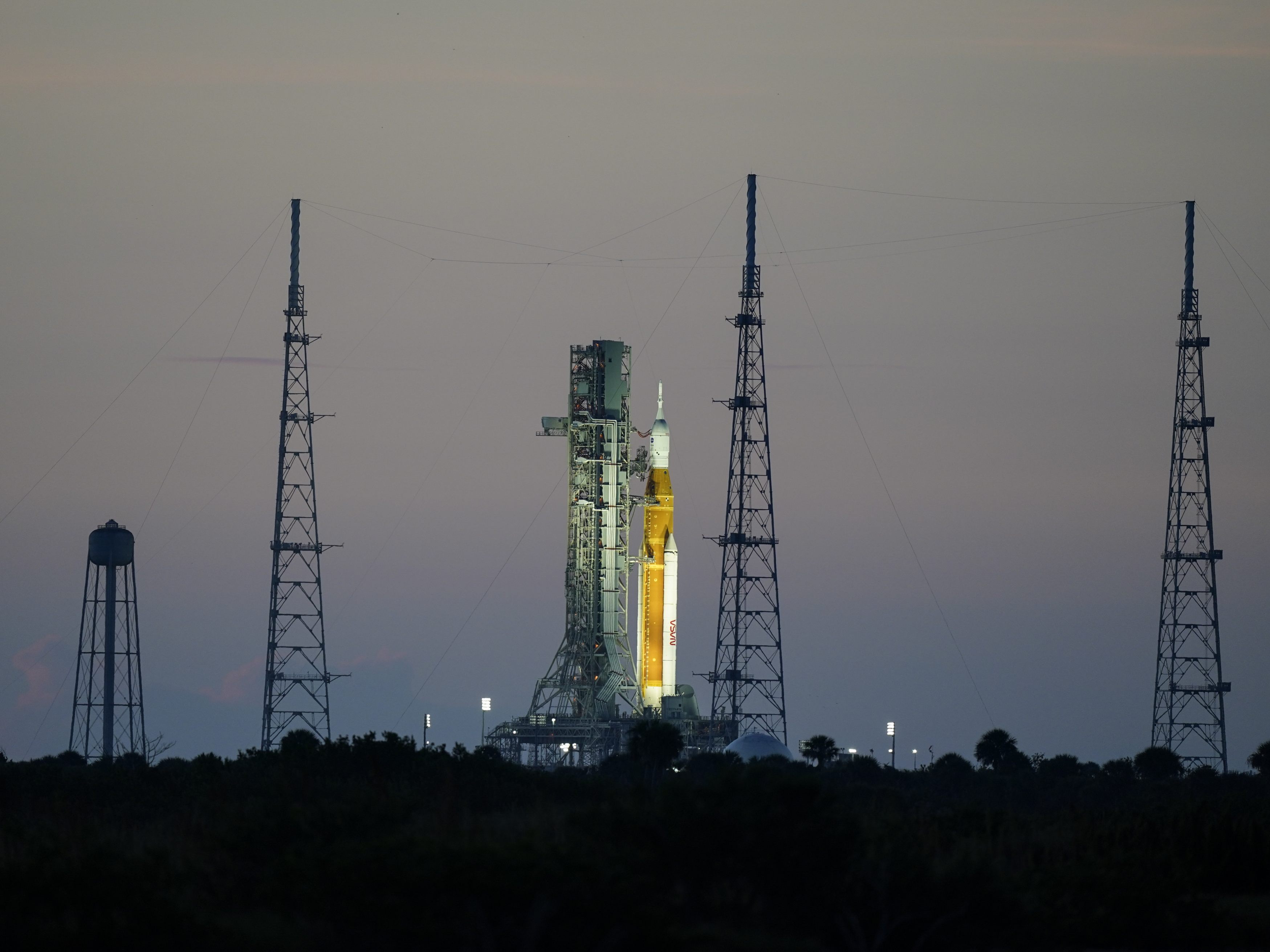 Die NASA-Mondrakete soll jetzt am Samstag abheben. Die NASA-Mondrakete soll jetzt am Samstag abheben.