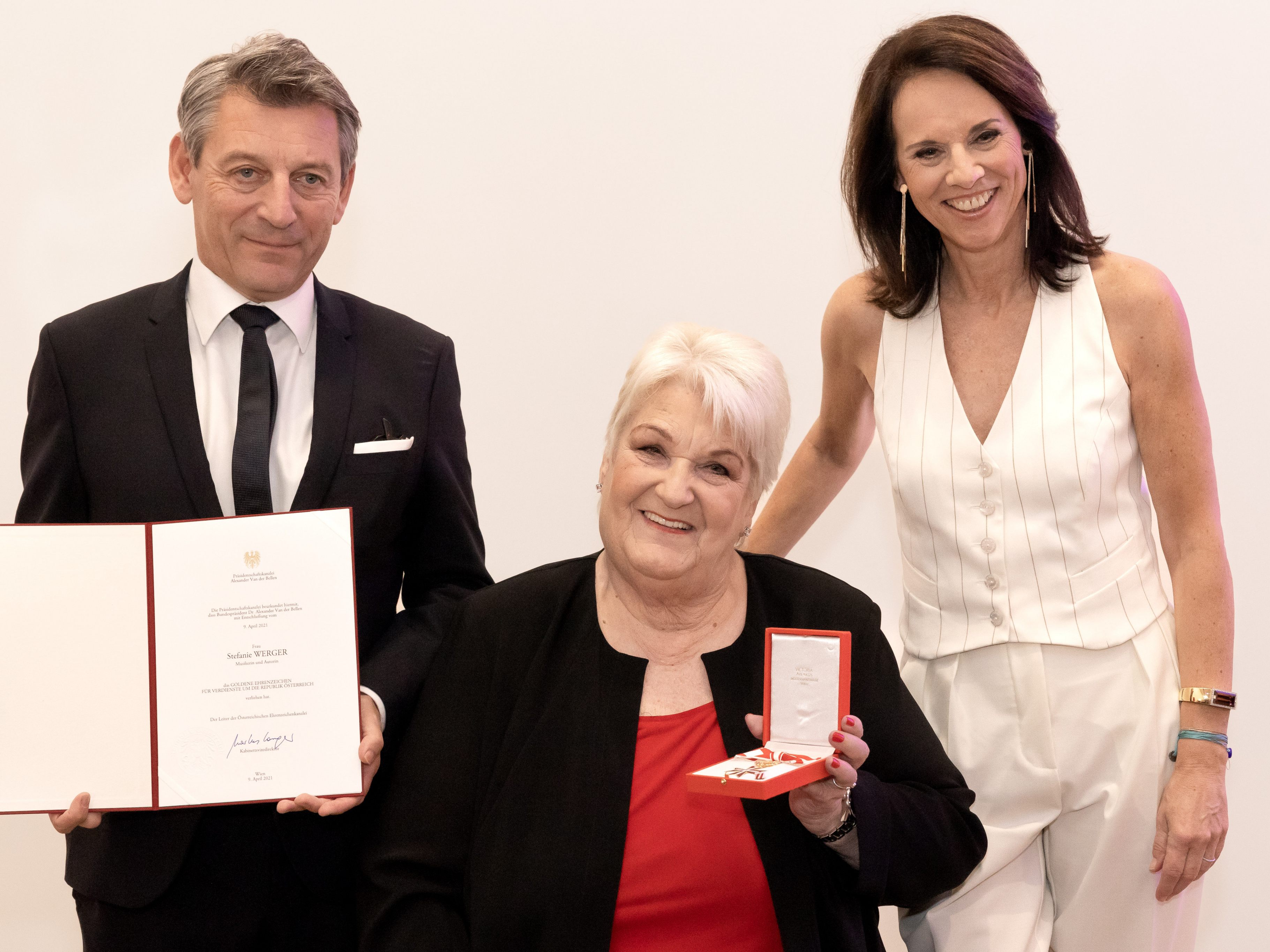 Das Goldene Ehrenzeichen für Verdienste um die Republik Österreich wurde an Sängerin Stefanie Werger verliehen.