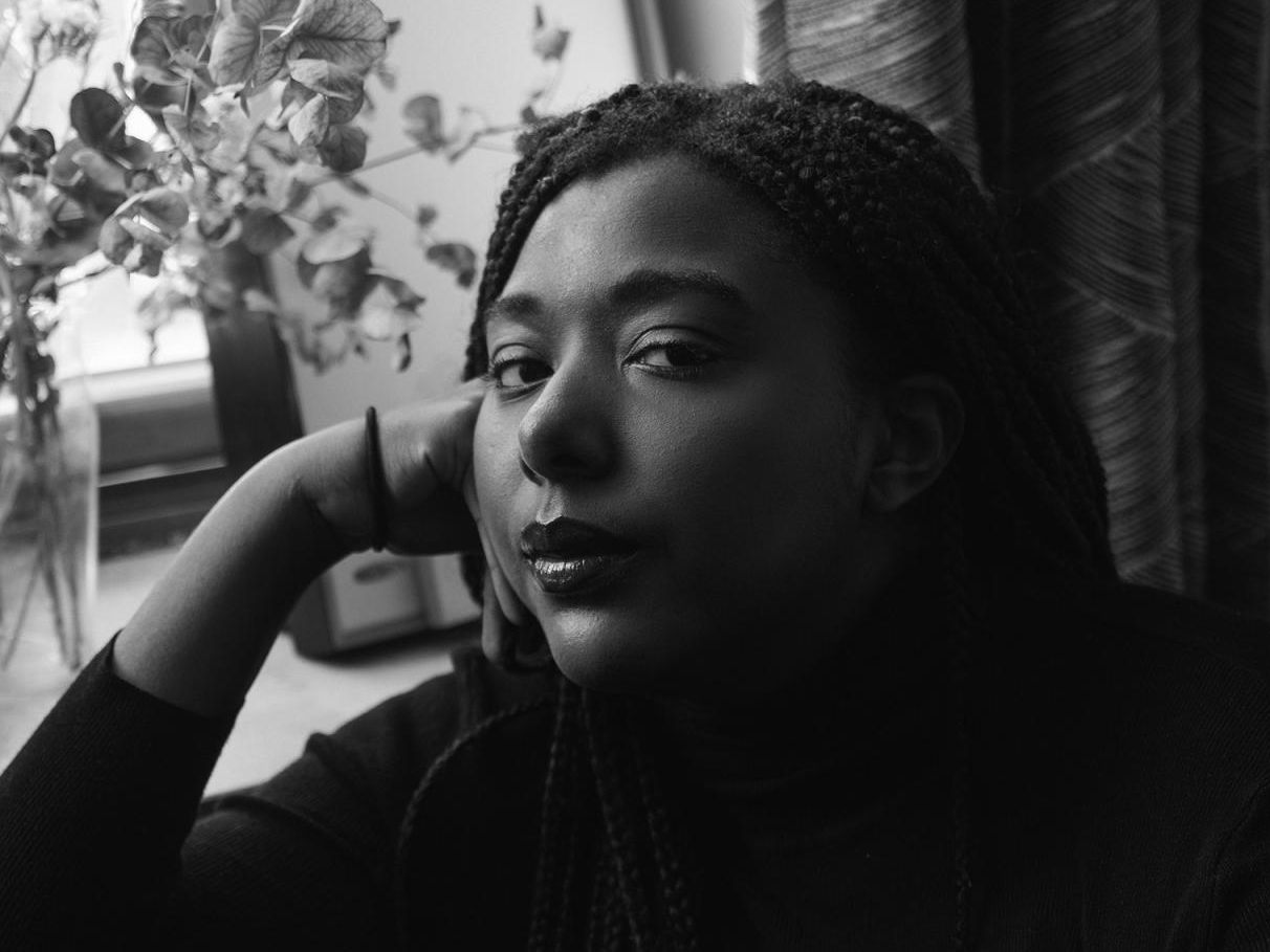 KJ Freeman ist Künstlerin und Kuratorin in der Galerie Kandlhofer im Zuge des Wiener Galerienfestivals.