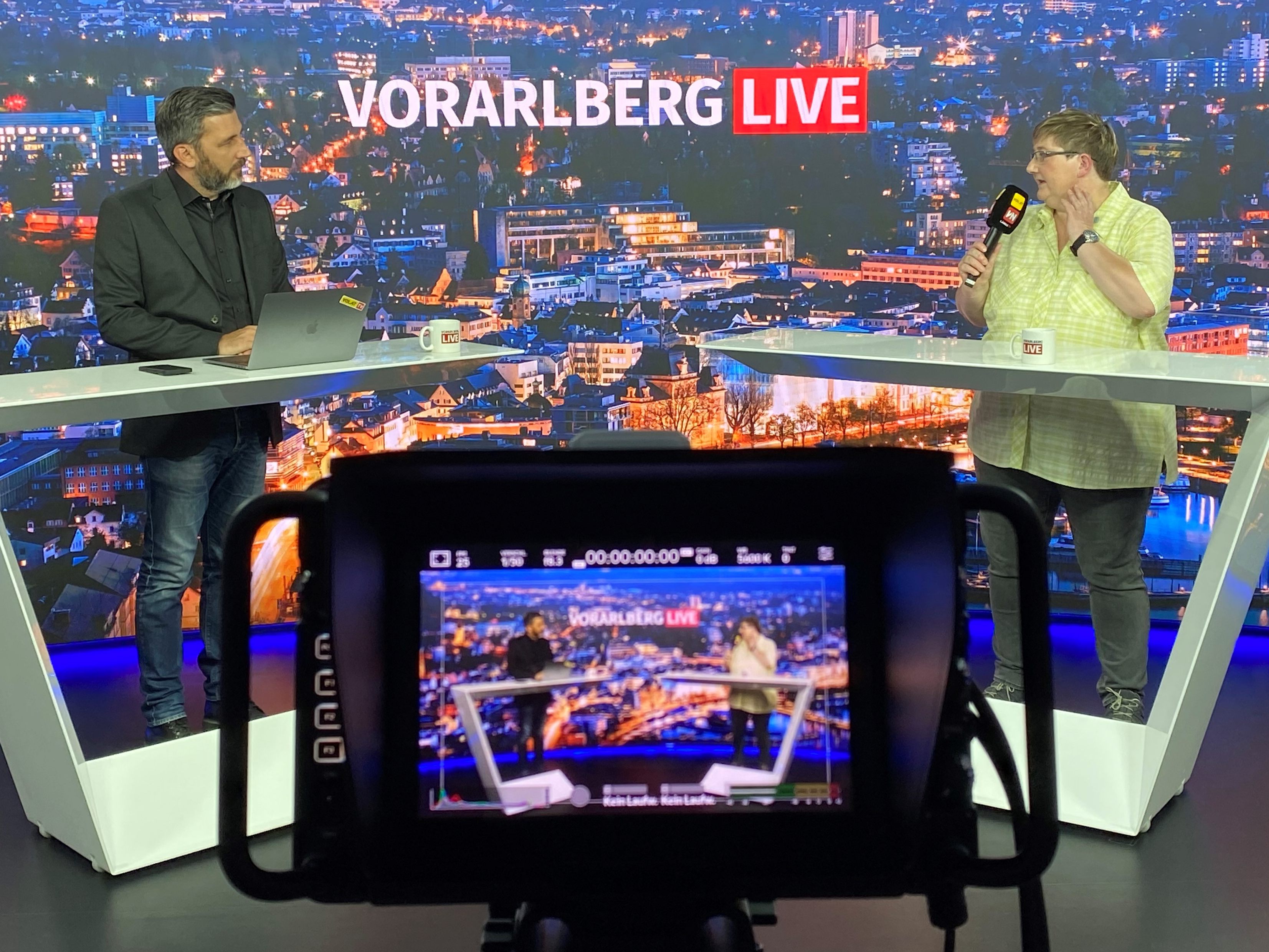 Oberärztin Michaela Ranta imStudio von "Vorarlberg LIVE".