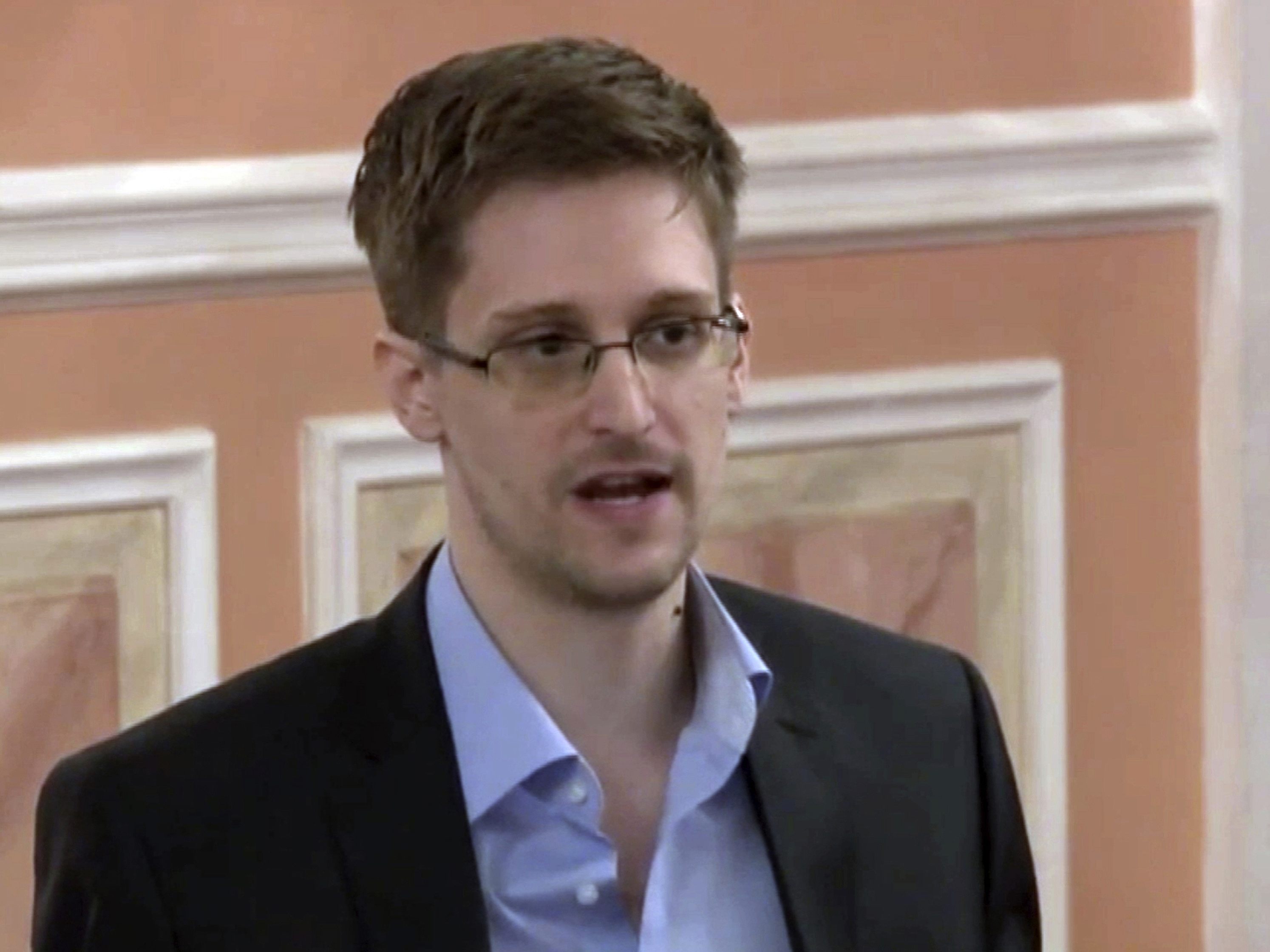 Edward Snowden ist jetzt russischer Staatsbürger. Edward Snowden ist jetzt russischer Staatsbürger.
