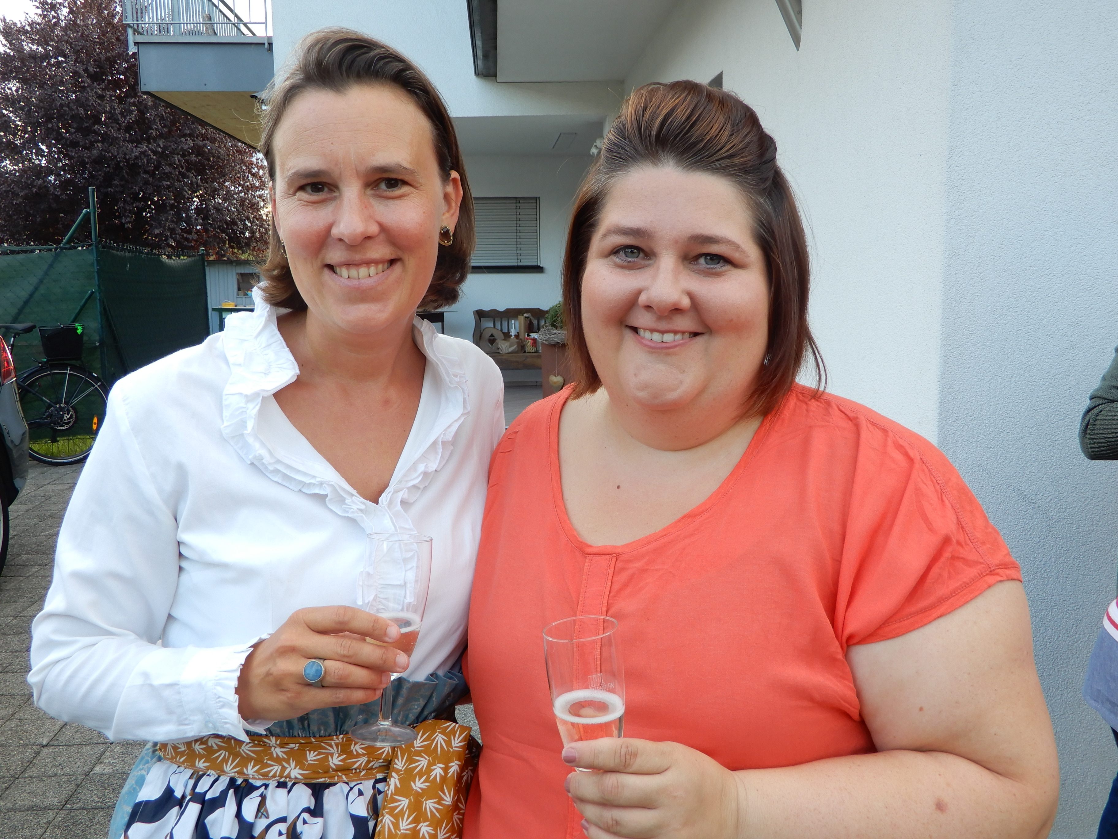 Michaela Mayer-Mandl (re.) mit ihrer Stofflieferantin Tamara Drabek. Michaela Mayer-Mandl (re.) mit ihrer Stofflieferantin Tamara Drabek.
