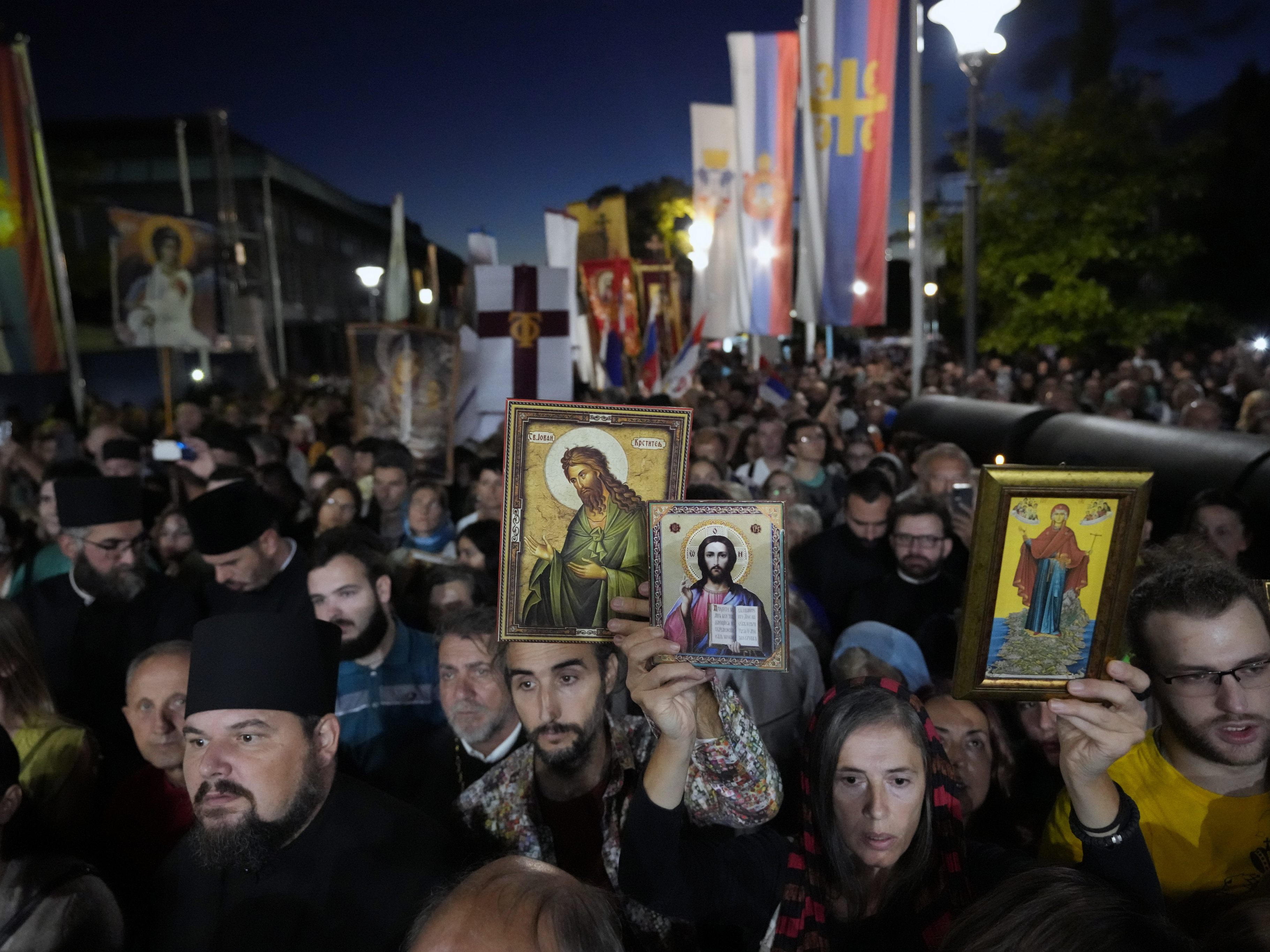 Zahlreiche Kirchenanhänger demonstrierten gegen die LGBTIQ+-Szene. Zahlreiche Kirchenanhänger demonstrierten gegen die LGBTIQ+-Szene.