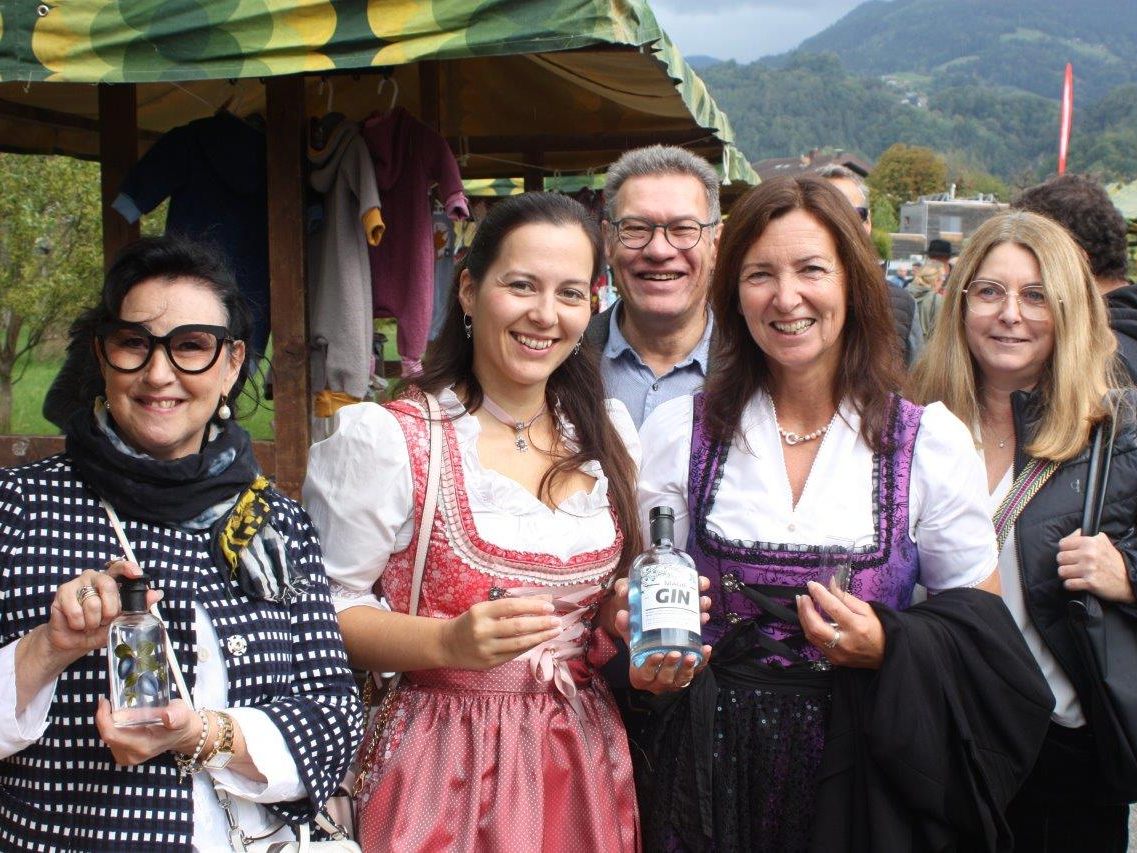 Ulrike, Denise, Robert, Helga und Ruth genossen die neue Sulner Kilbi in vollen Zügen. Ulrike, Denise, Robert, Helga und Ruth genossen die neue Sulner Kilbi in vollen Zügen.