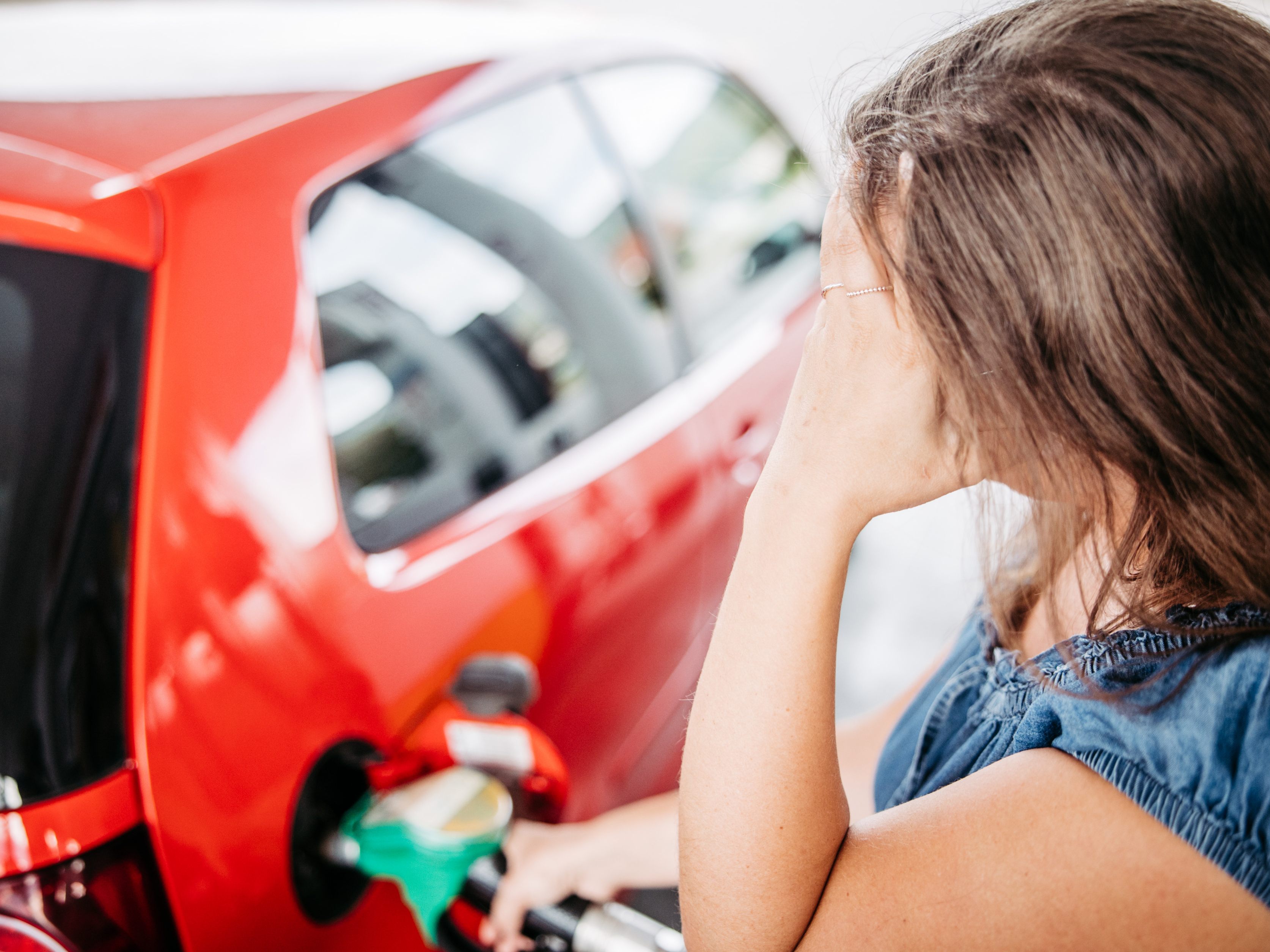 In mehreren Tankstellen Österreichs sind die Diesel-Reserven bis auf den letzten Tropfen ausgeschöpft. In mehreren Tankstellen Österreichs sind die Diesel-Reserven bis auf den letzten Tropfen ausgeschöpft.