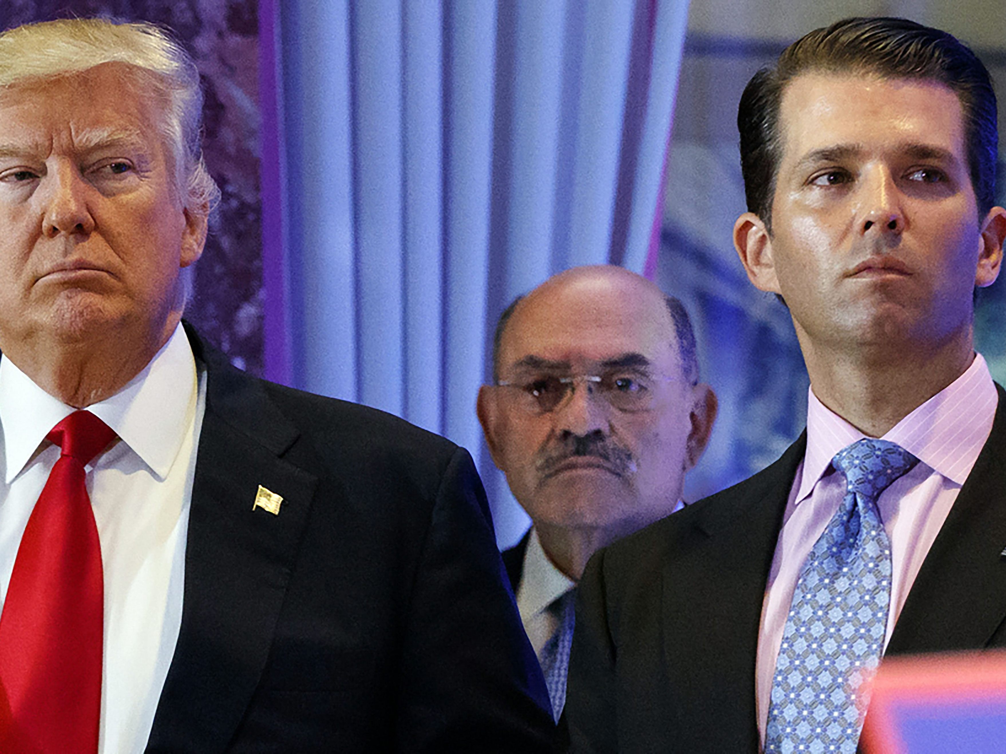 Donald Trump (links), Sohn Eric (rechts) und sein Finanzchef Allen Weisselberg.
