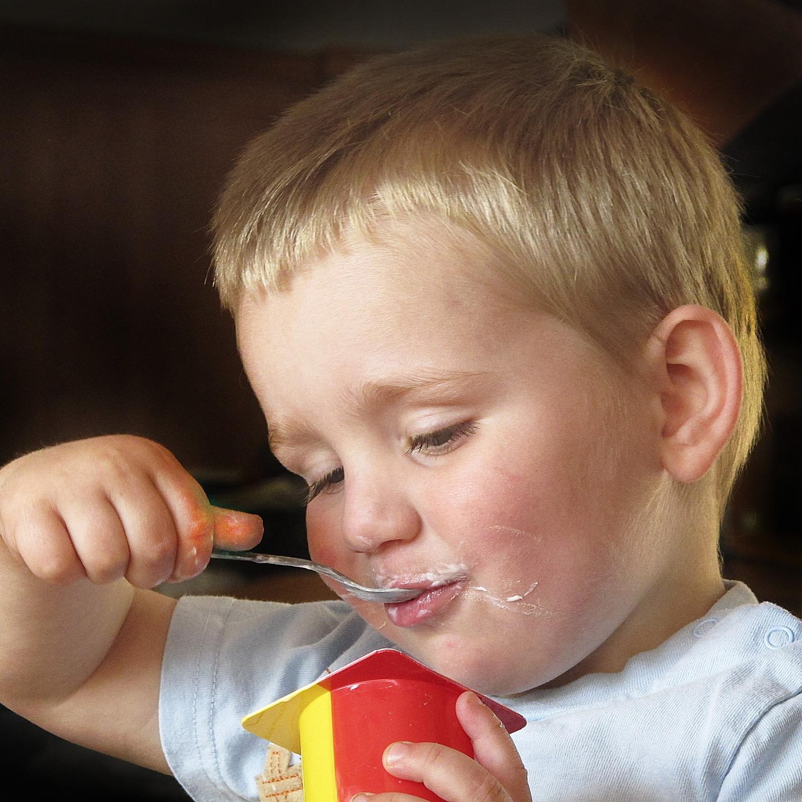 Schadet das Abschlecken des Joghurtdeckels unserer Gesundheit?